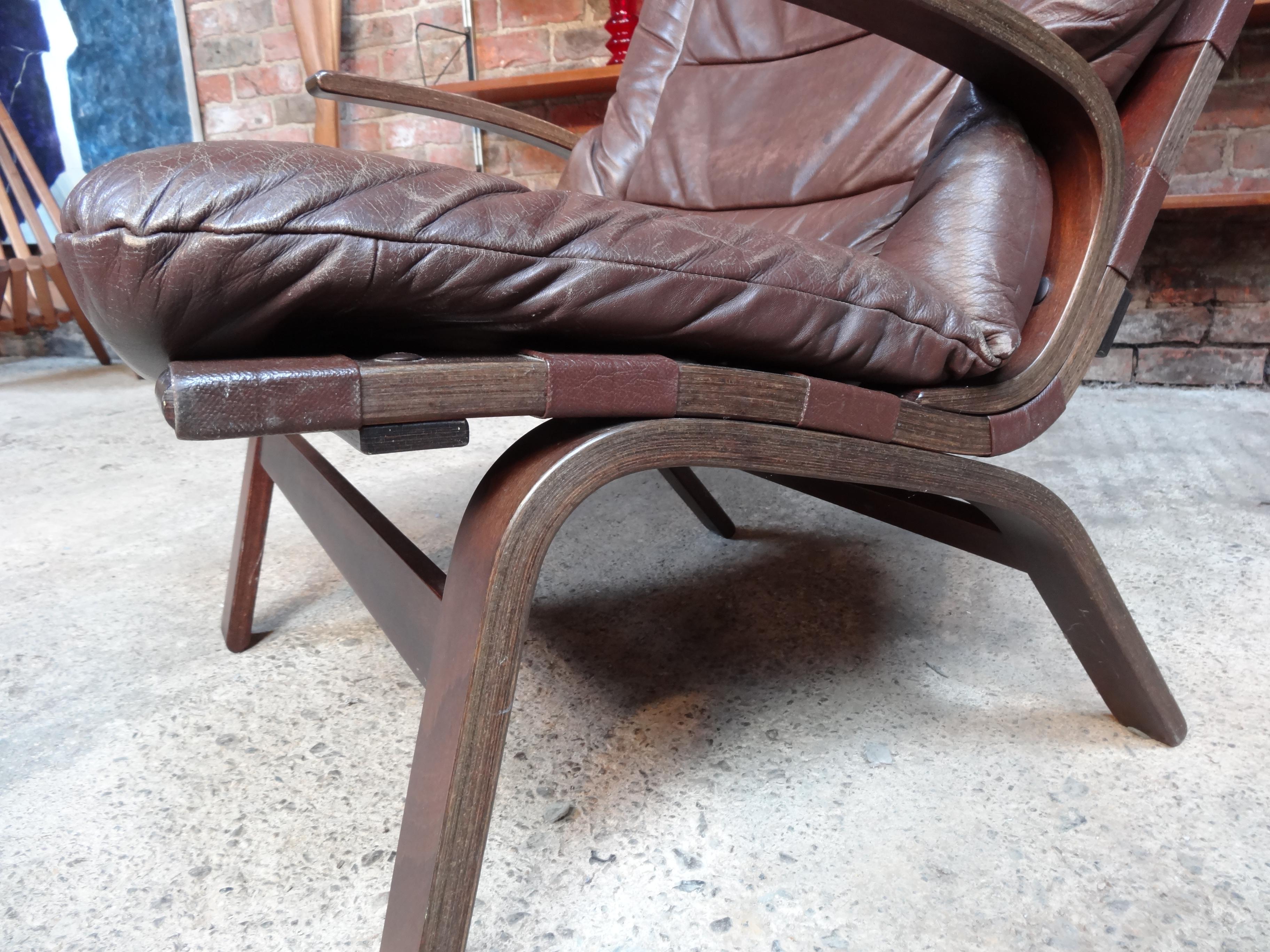 Chaise Ingmar Relling des années 1970, produite en Norvège par le célèbre fabricant de meubles 'Westnofa Møbelfabrikk', la chaise est recouverte d'un cuir marron, le cuir a une belle patine et est en très bon état, très confortable !

Mesures :