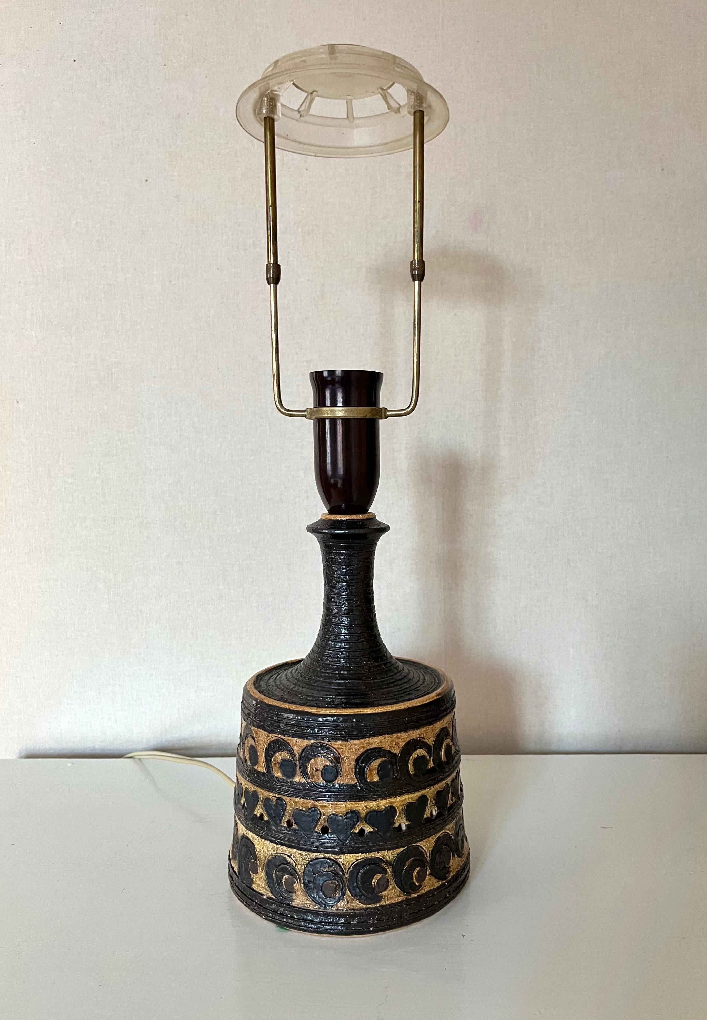Mid-Century Modern Lampe de table danoise des années 1970 en céramique de Jette Hellerøe, émaillée dans les tons de Brown en vente