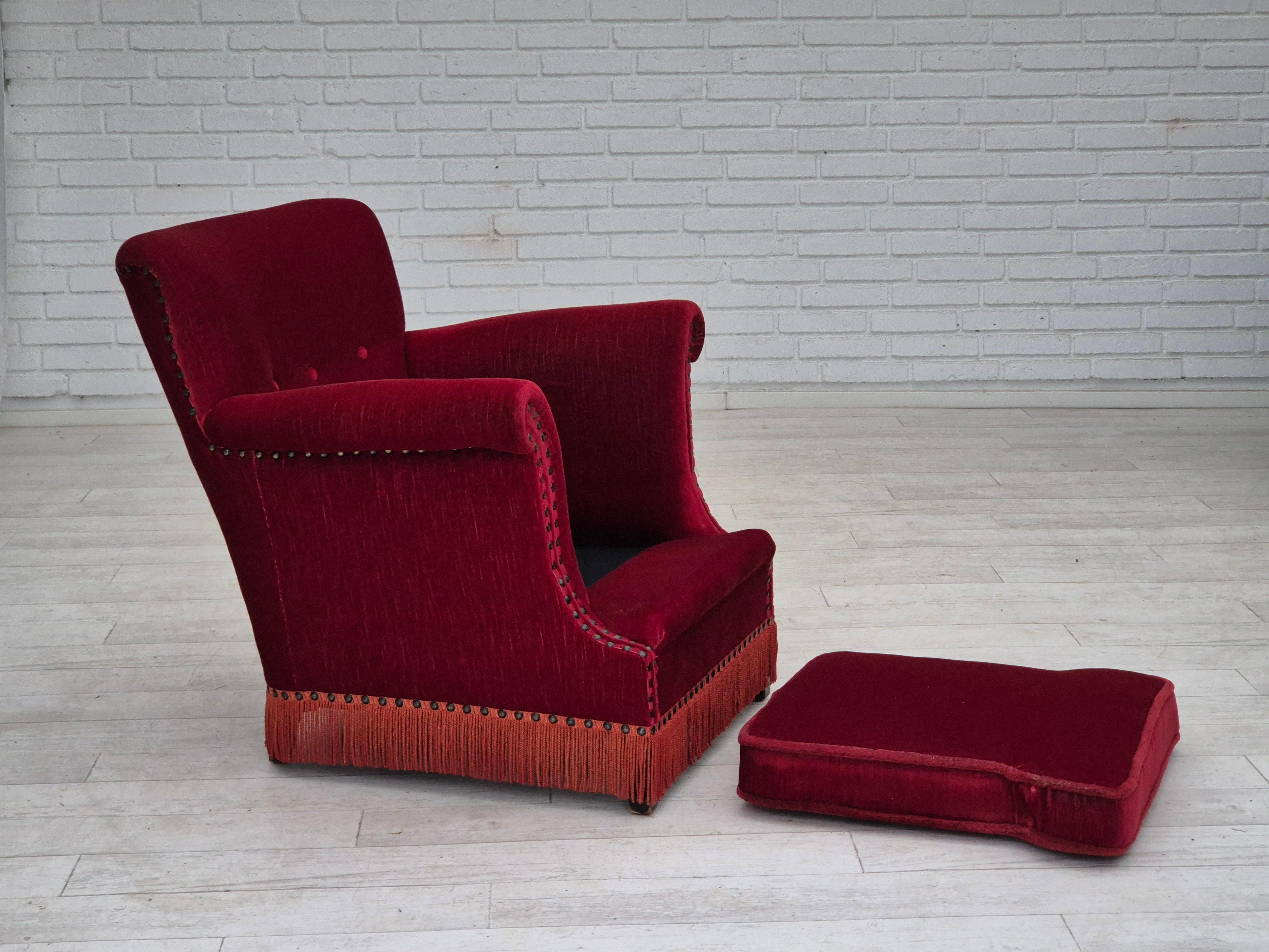 1970s, Danish lounge chair, original condition, cherry-red velour fabric. For Sale 6