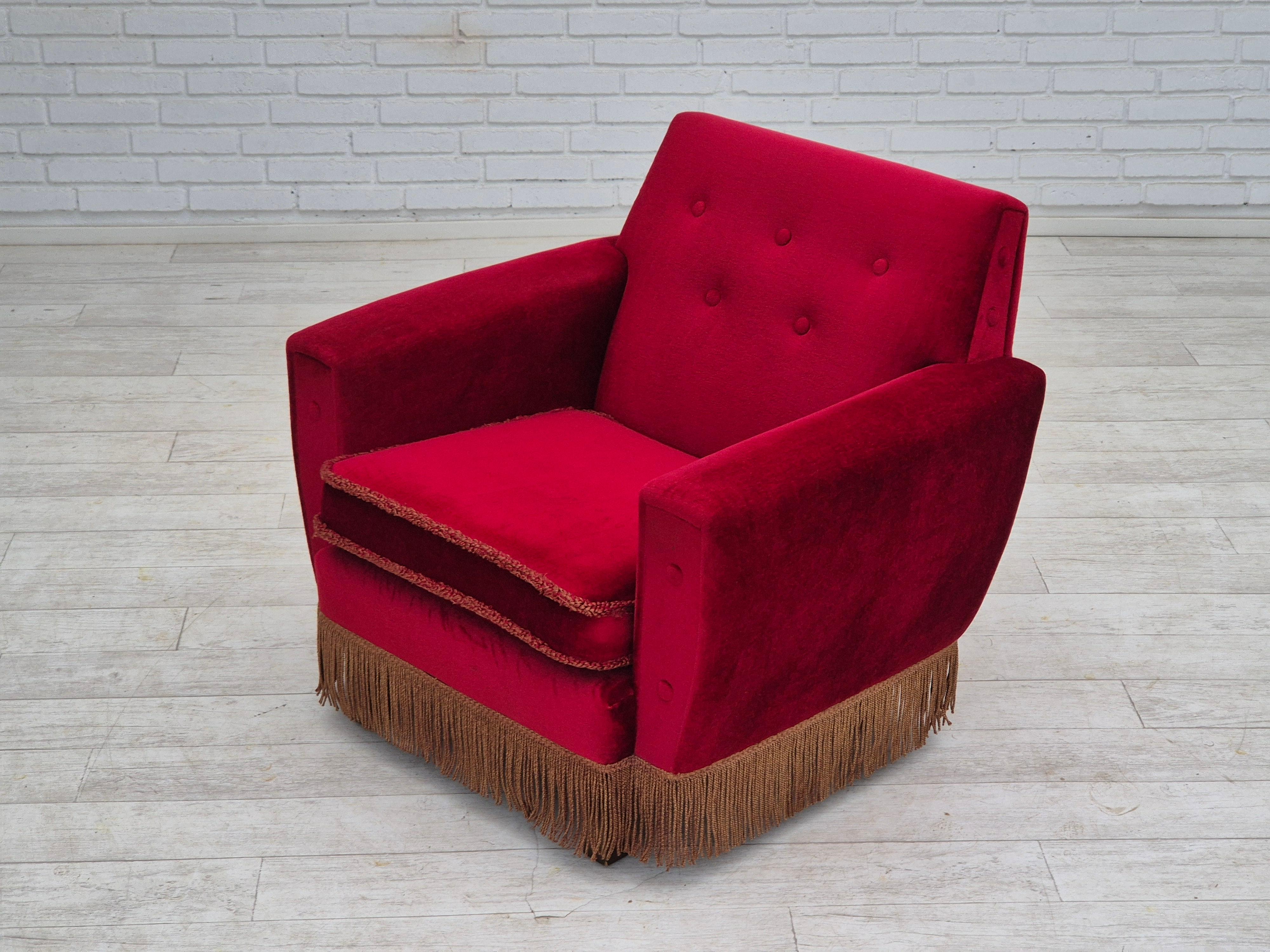 1970s, Danish lounge chair, original condition, cherry-red velour fabric. For Sale 12