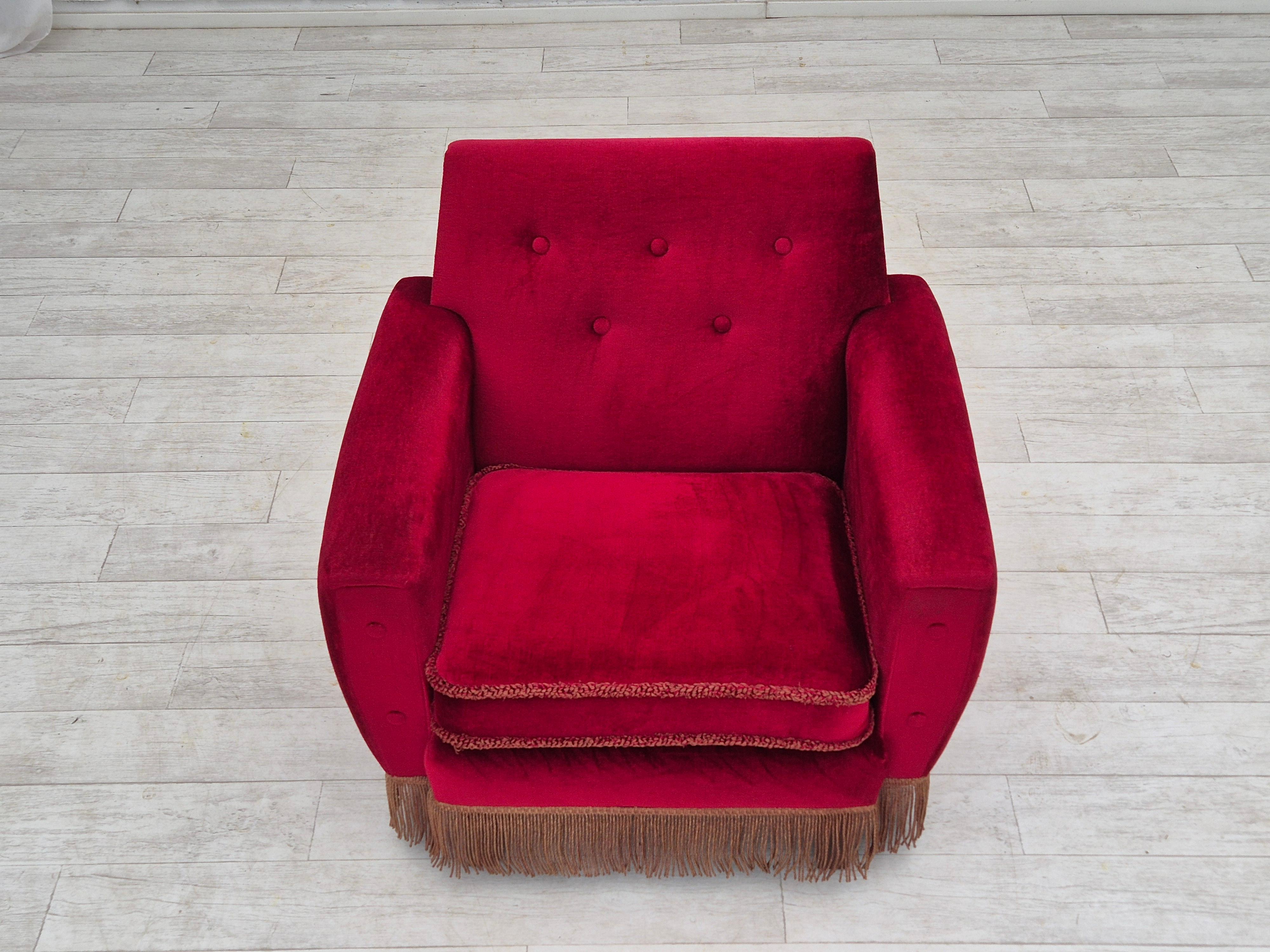 1970s, Danish lounge chair, original condition, cherry-red velour fabric. In Good Condition For Sale In Tarm, 82