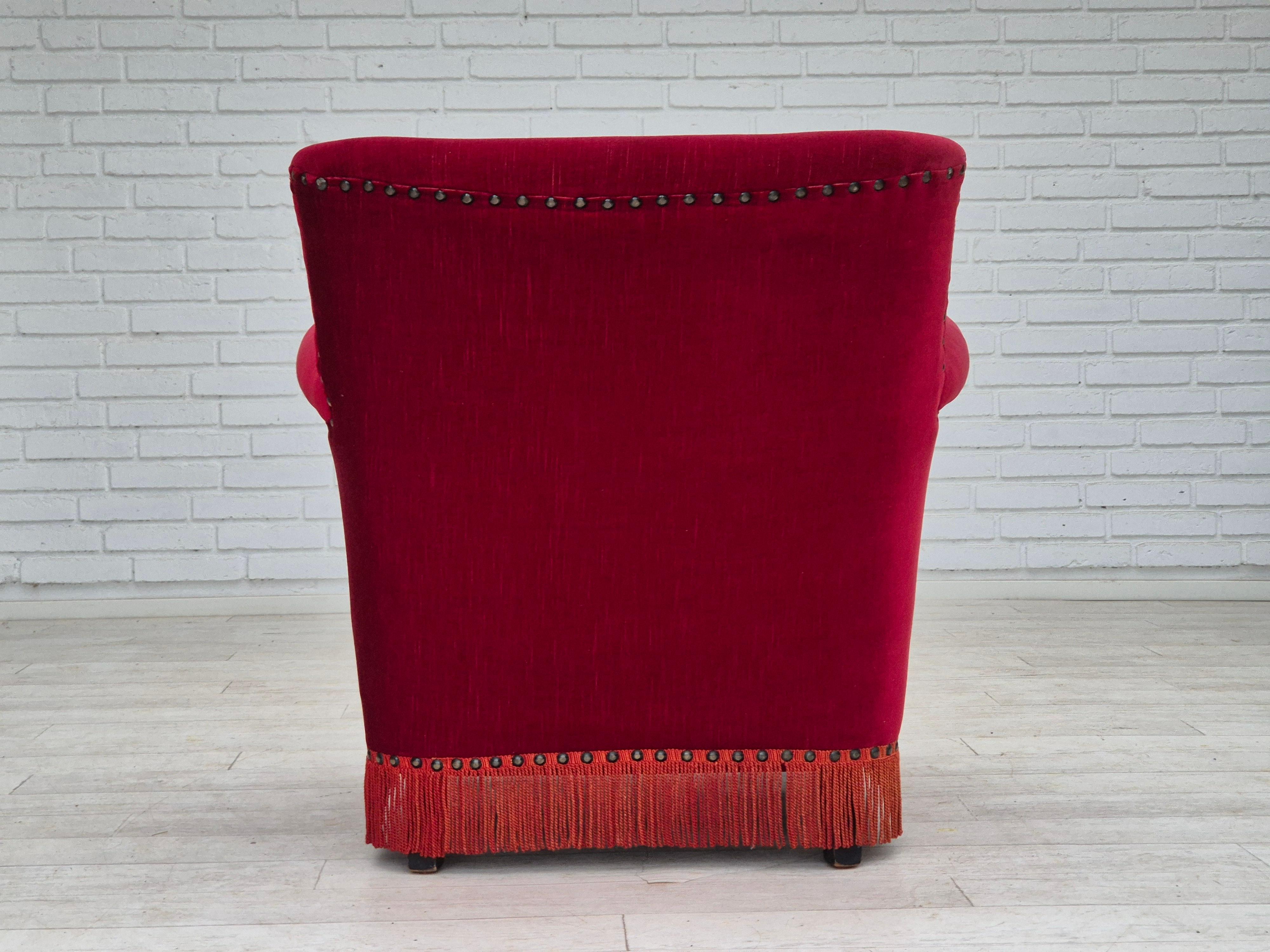 1970s, Danish lounge chair, original condition, cherry-red velour fabric. In Good Condition For Sale In Tarm, 82