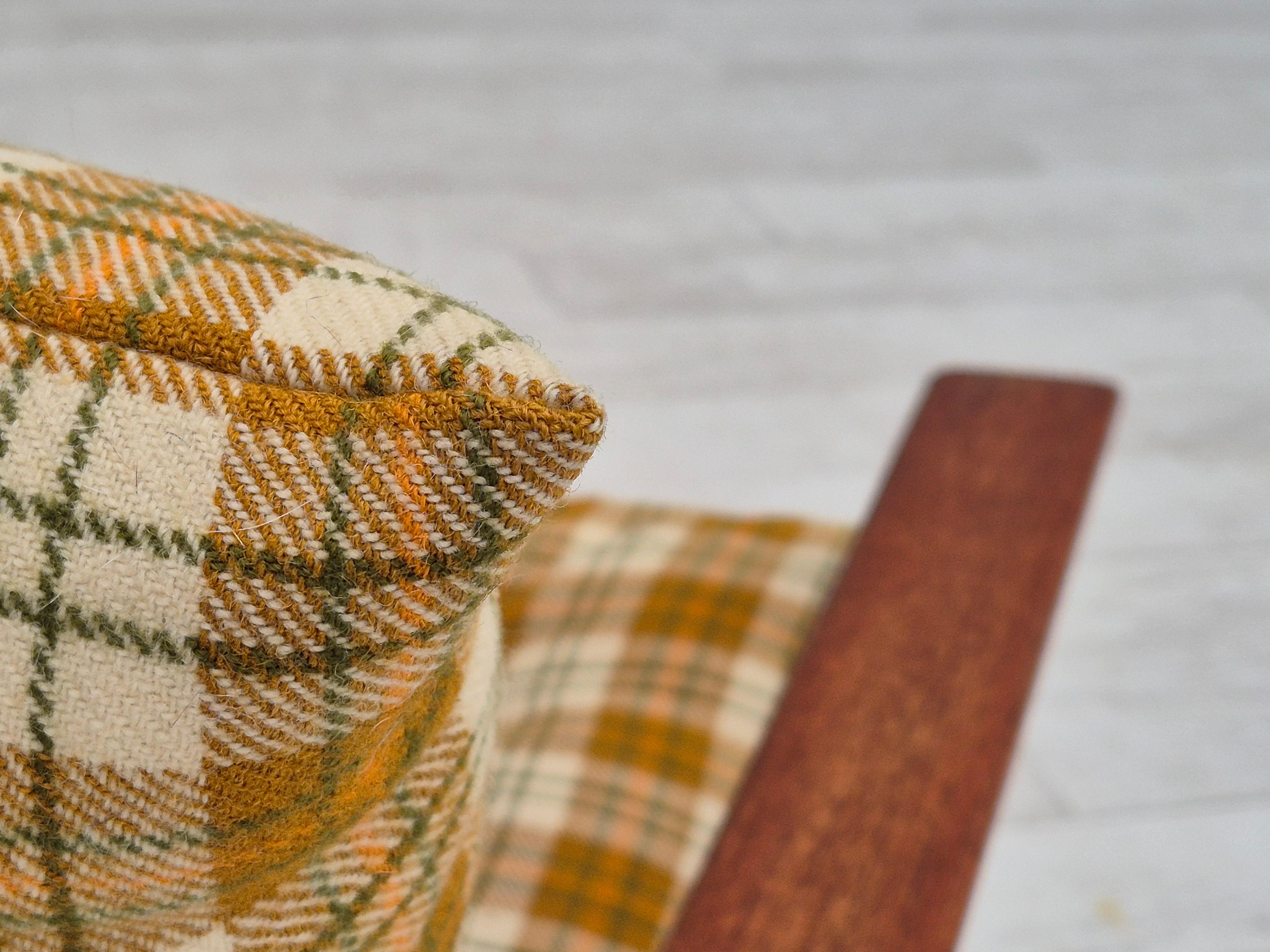 Fauteuil de salon danois des années 1970, état d'origine, tissu de laine de meuble, bois de teck en vente 5