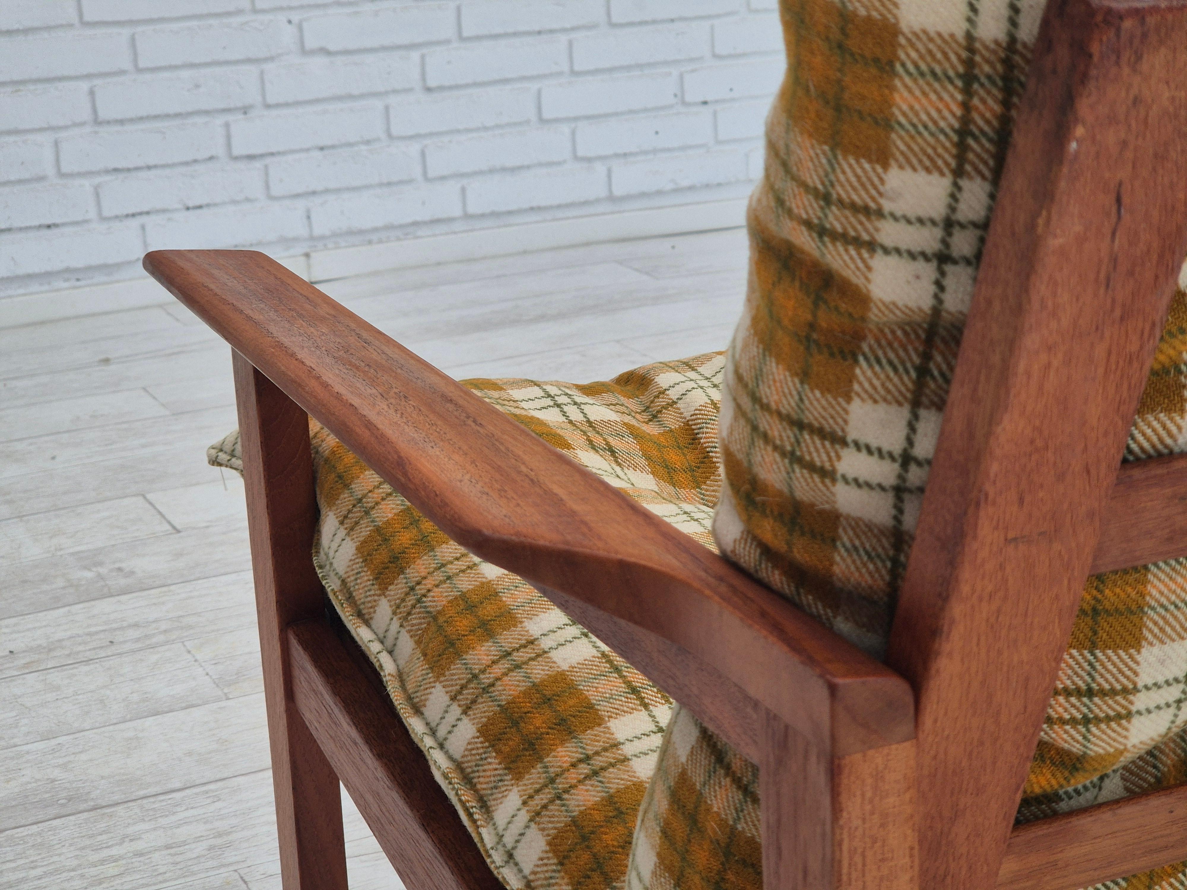 Fauteuil de salon danois des années 1970, état d'origine, tissu de laine de meuble, bois de teck en vente 5