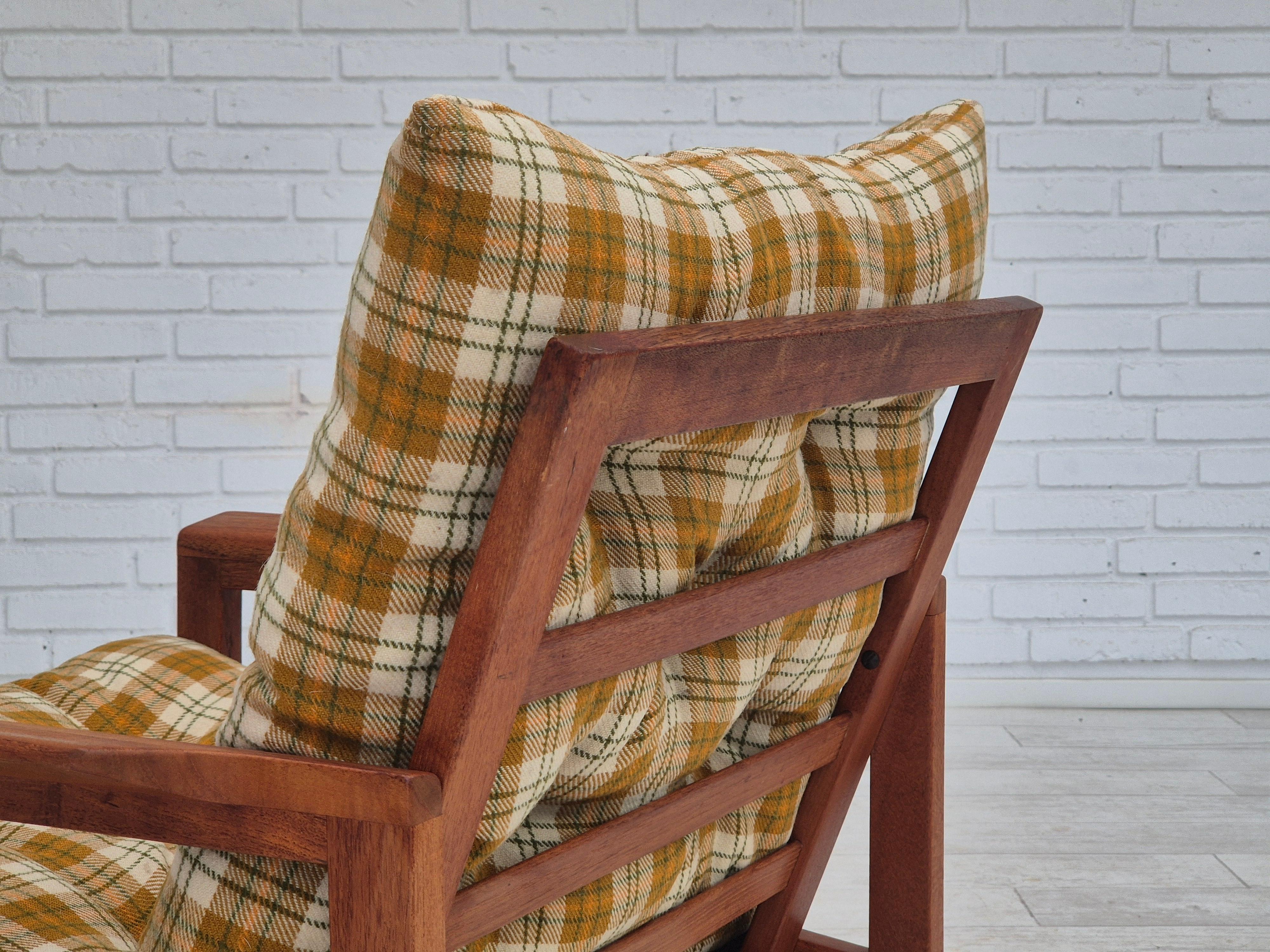 Fauteuil de salon danois des années 1970, état d'origine, tissu de laine de meuble, bois de teck en vente 6