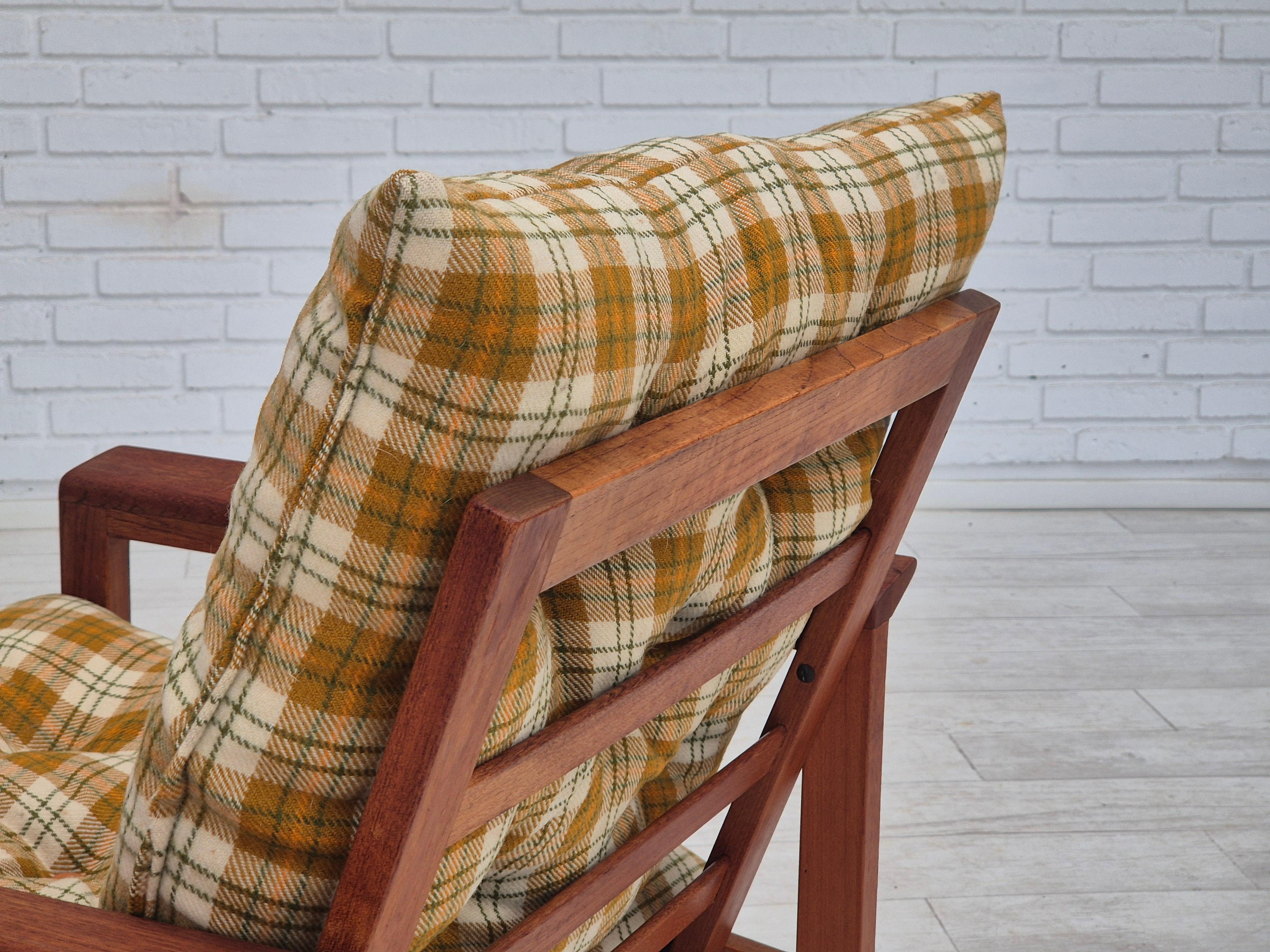 Fauteuil de salon danois des années 1970, état d'origine, tissu de laine de meuble, bois de teck en vente 7