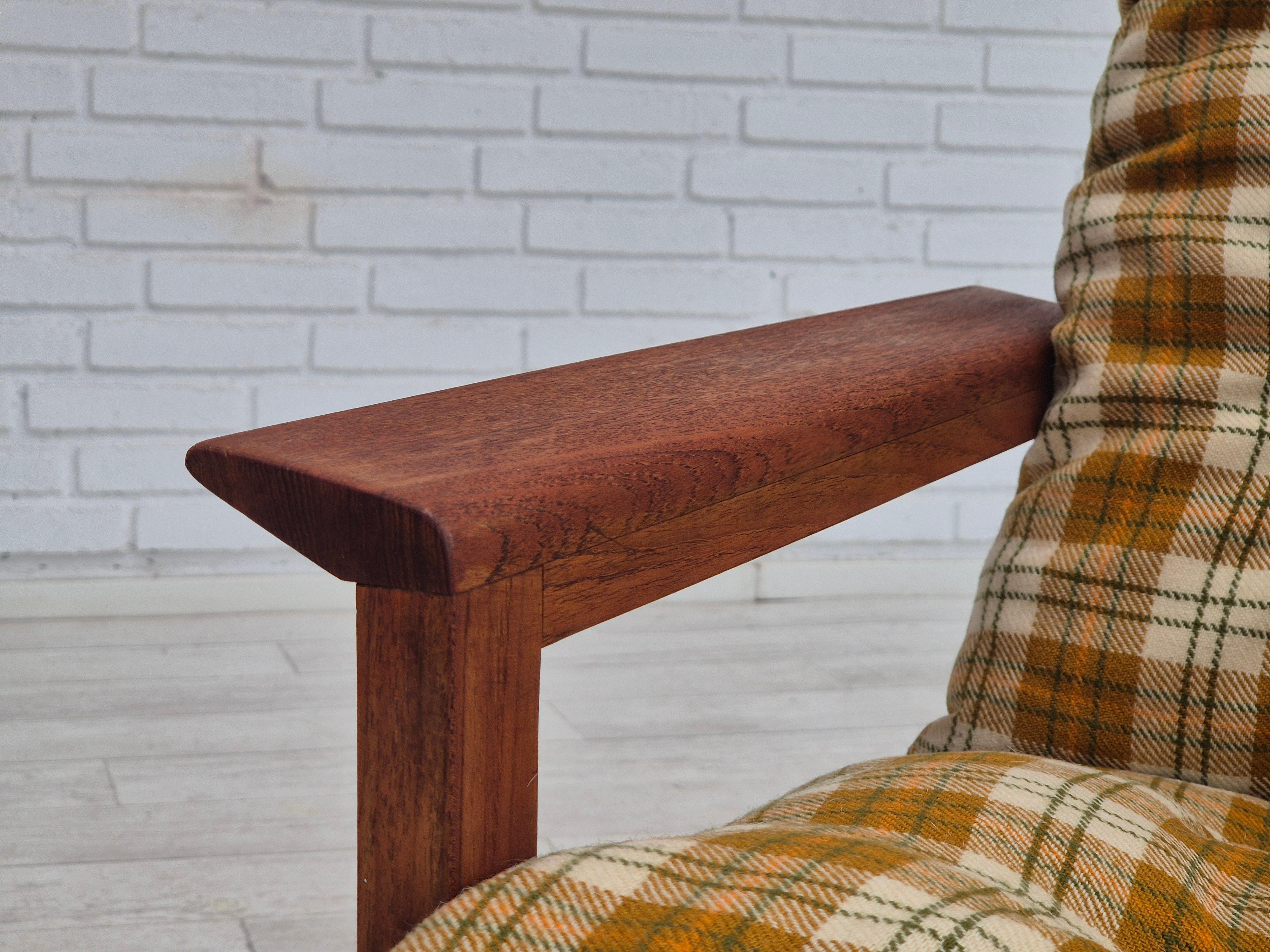 Fauteuil de salon danois des années 1970, état d'origine, tissu de laine de meuble, bois de teck en vente 9