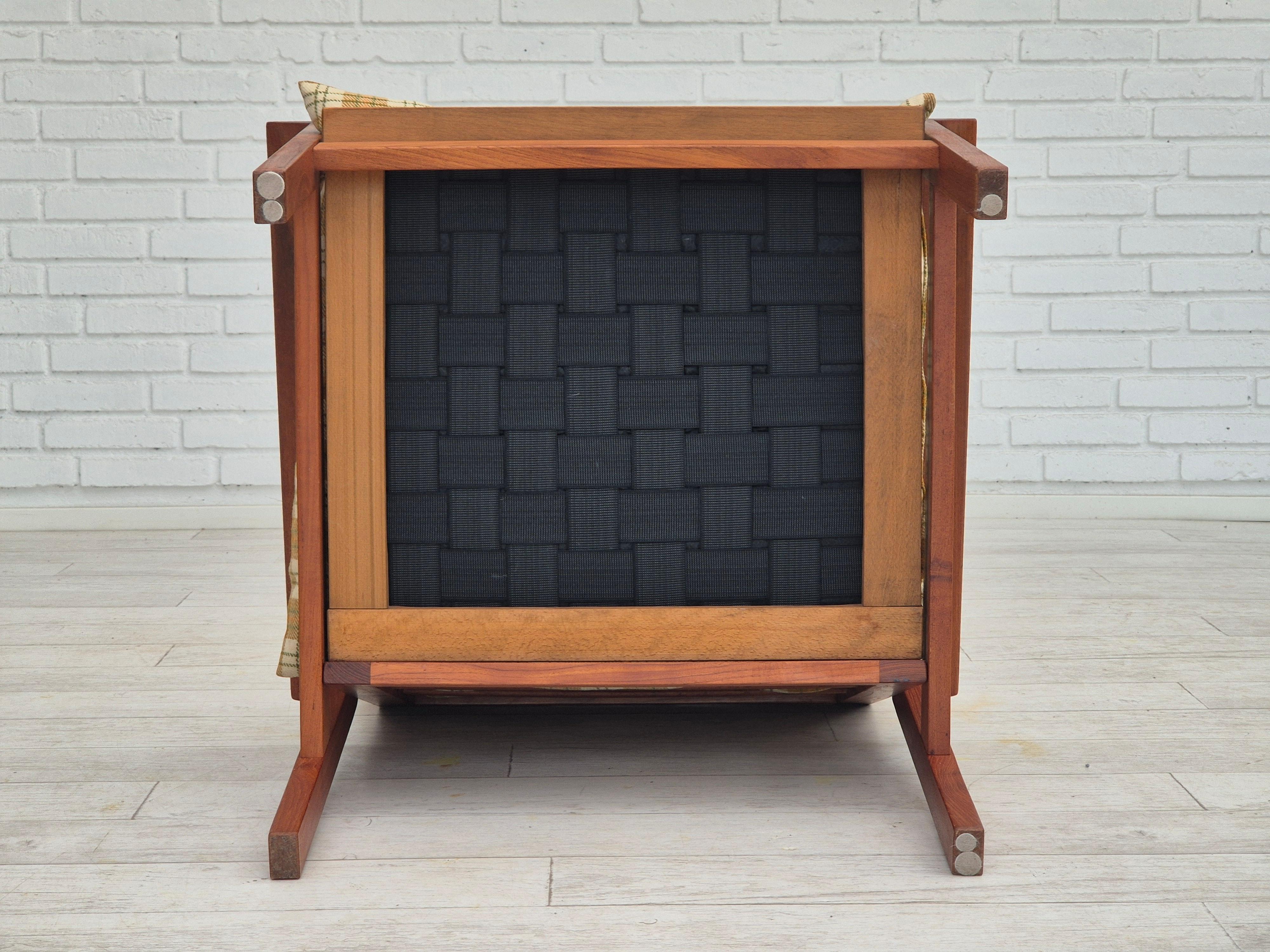 Fauteuil de salon danois des années 1970, état d'origine, tissu de laine de meuble, bois de teck en vente 11