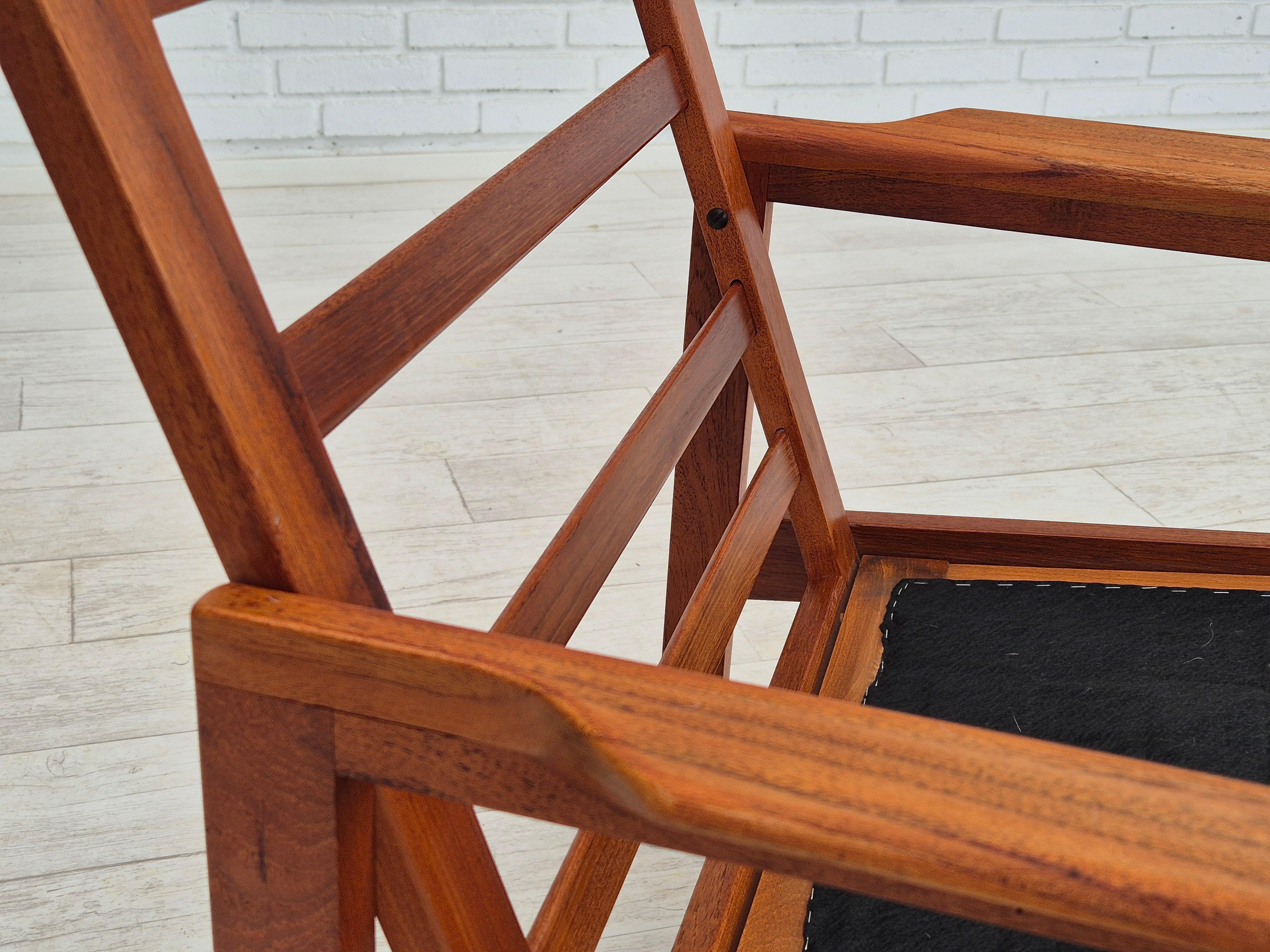 1970s, Danish lounge chair, original condition, furniture wool fabric, teak wood For Sale 14