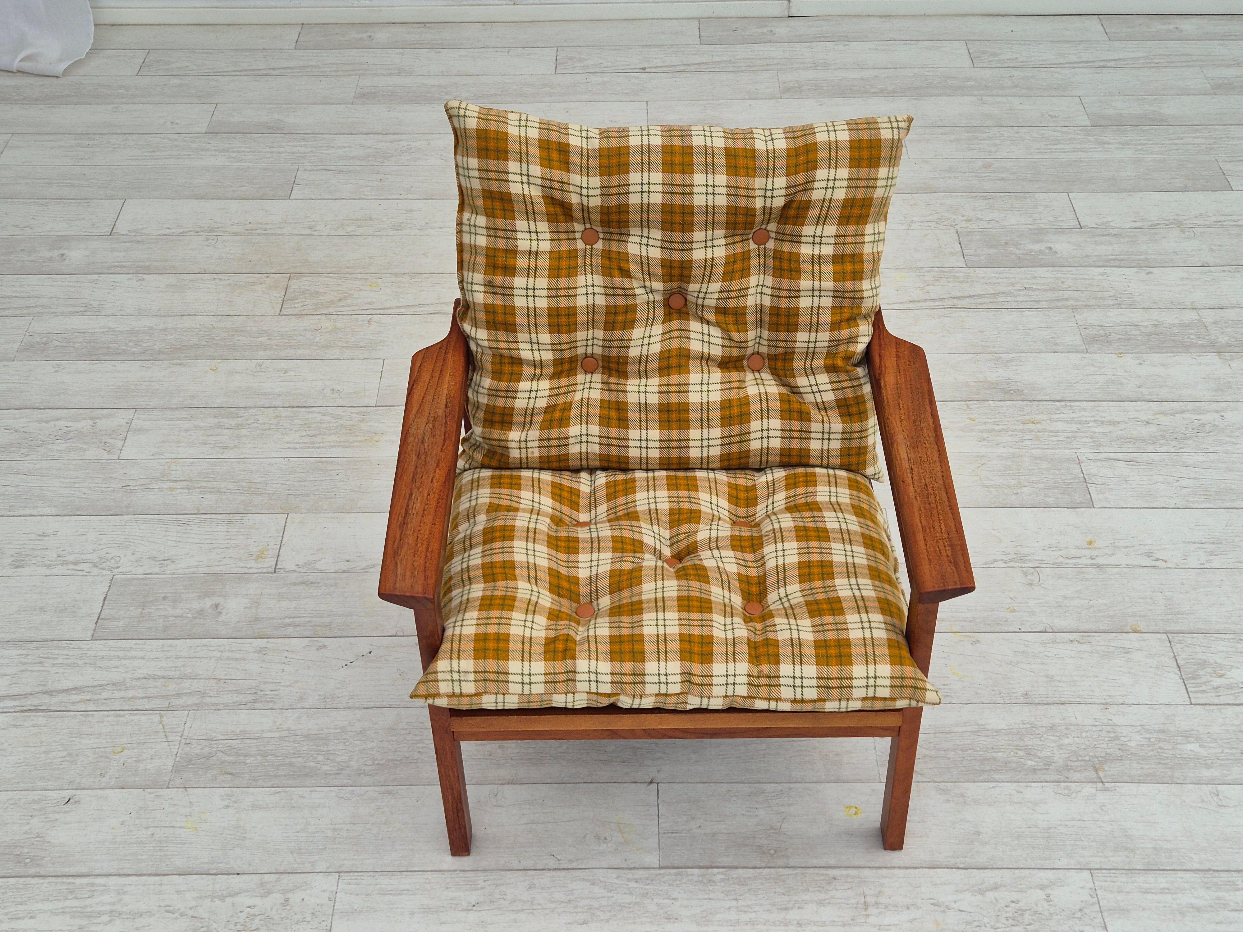 Dänischer Loungesessel, Originalzustand, 1970er Jahre, Möbelstoff aus Wolle, Teakholz im Angebot 1