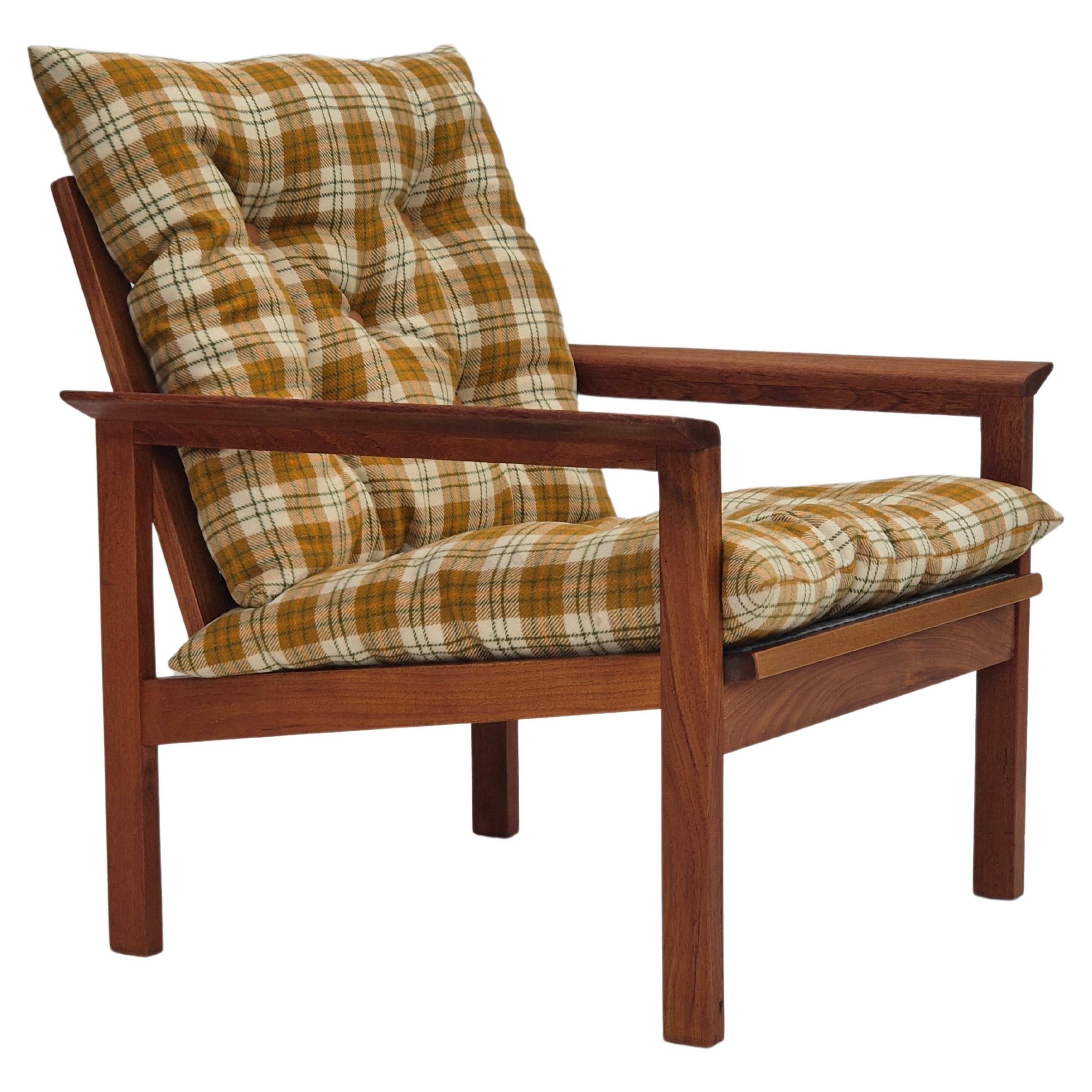1970s, Danish lounge chair, original condition, furniture wool fabric, teak wood For Sale