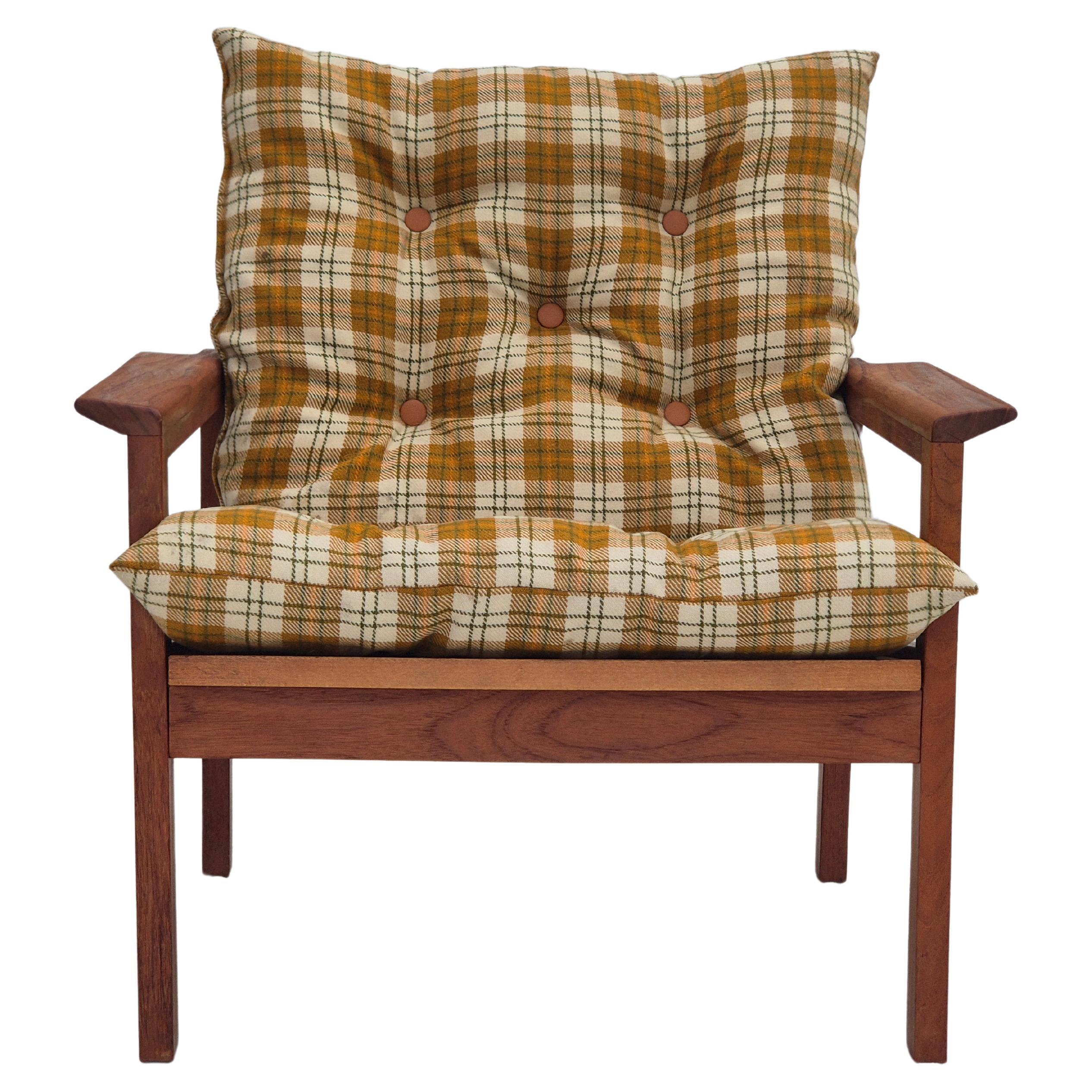 1970s, Danish lounge chair, original condition, furniture wool fabric, teak wood For Sale