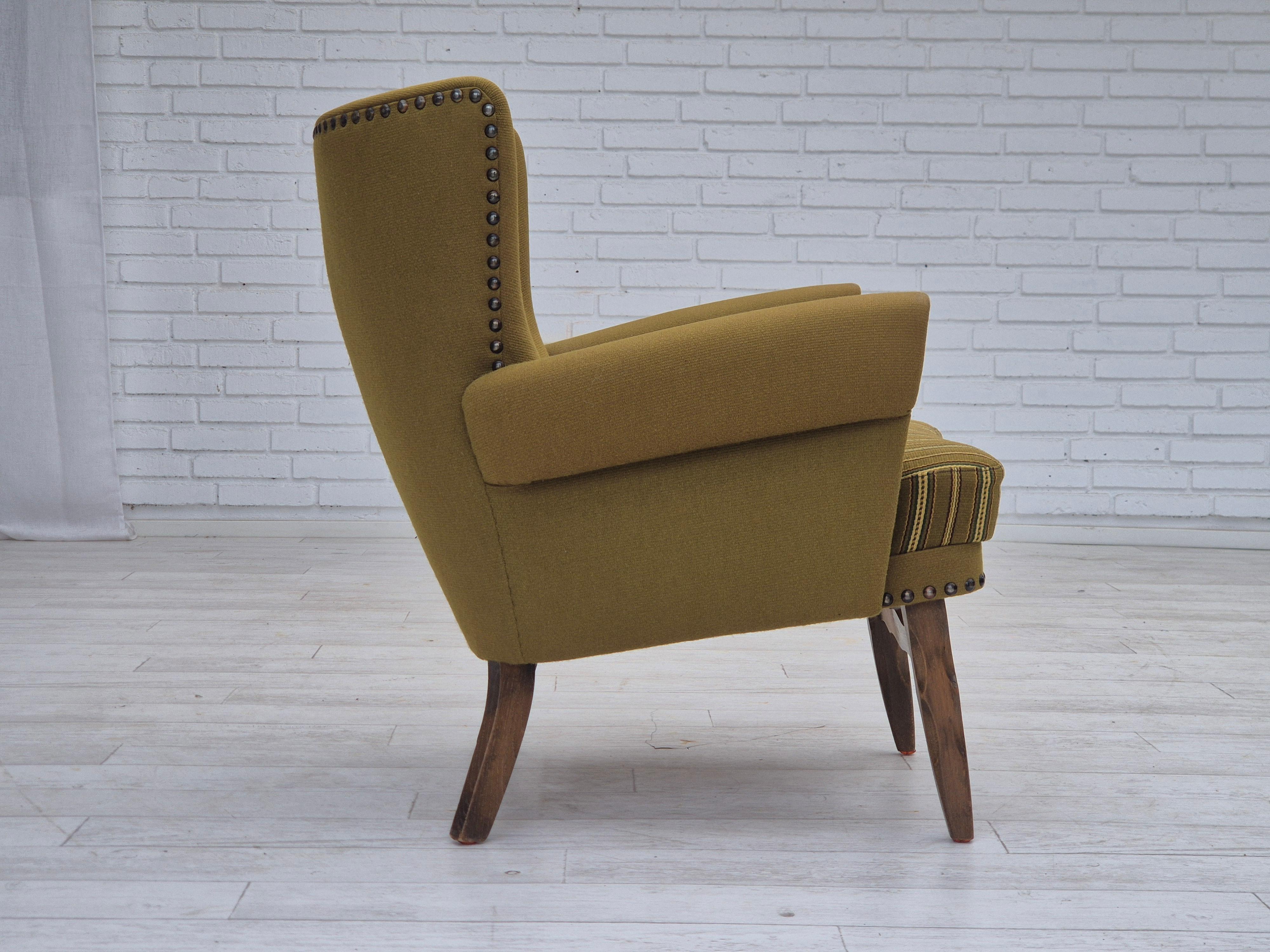 Danese Anni '70, poltrona lounge danese, lana verde originale, legno di Oak. in vendita