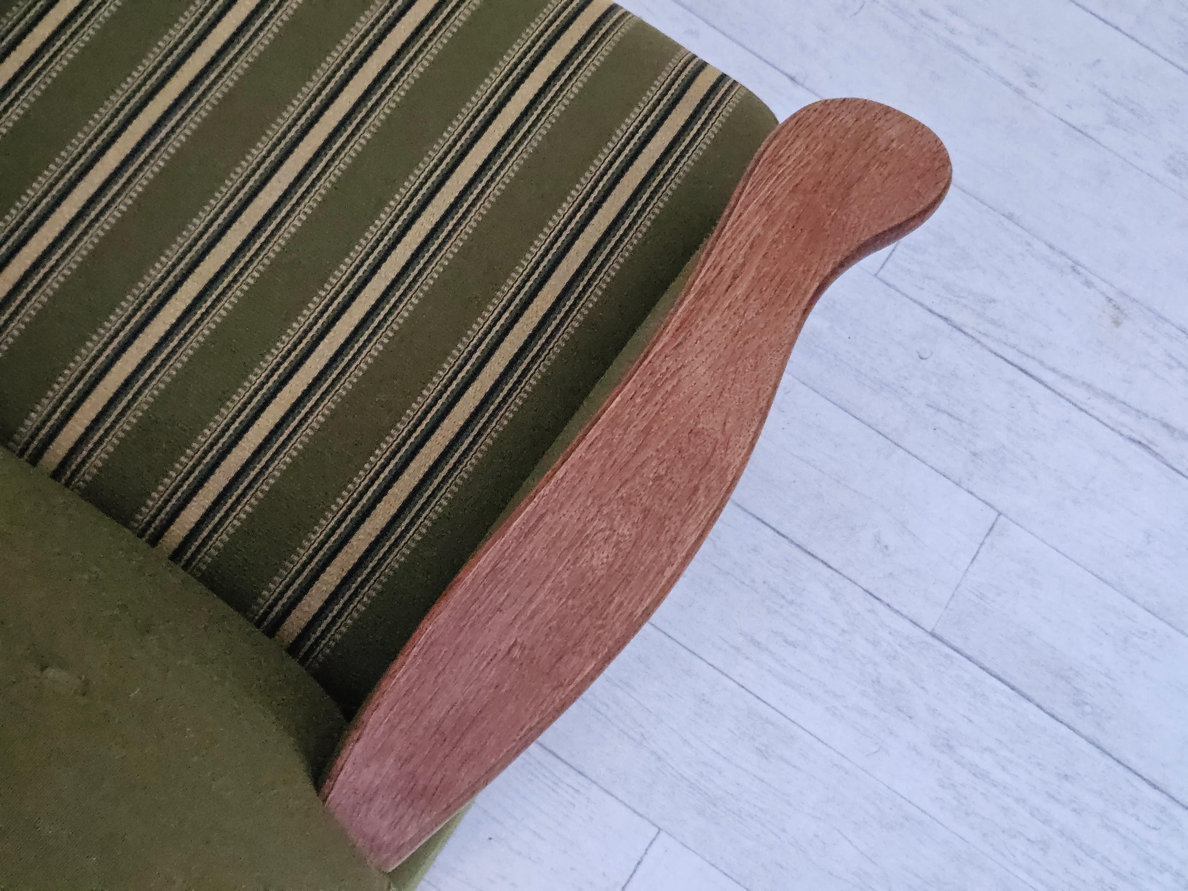 1970s, Danish lounge chair, wool, oak, original very good condition. For Sale 10