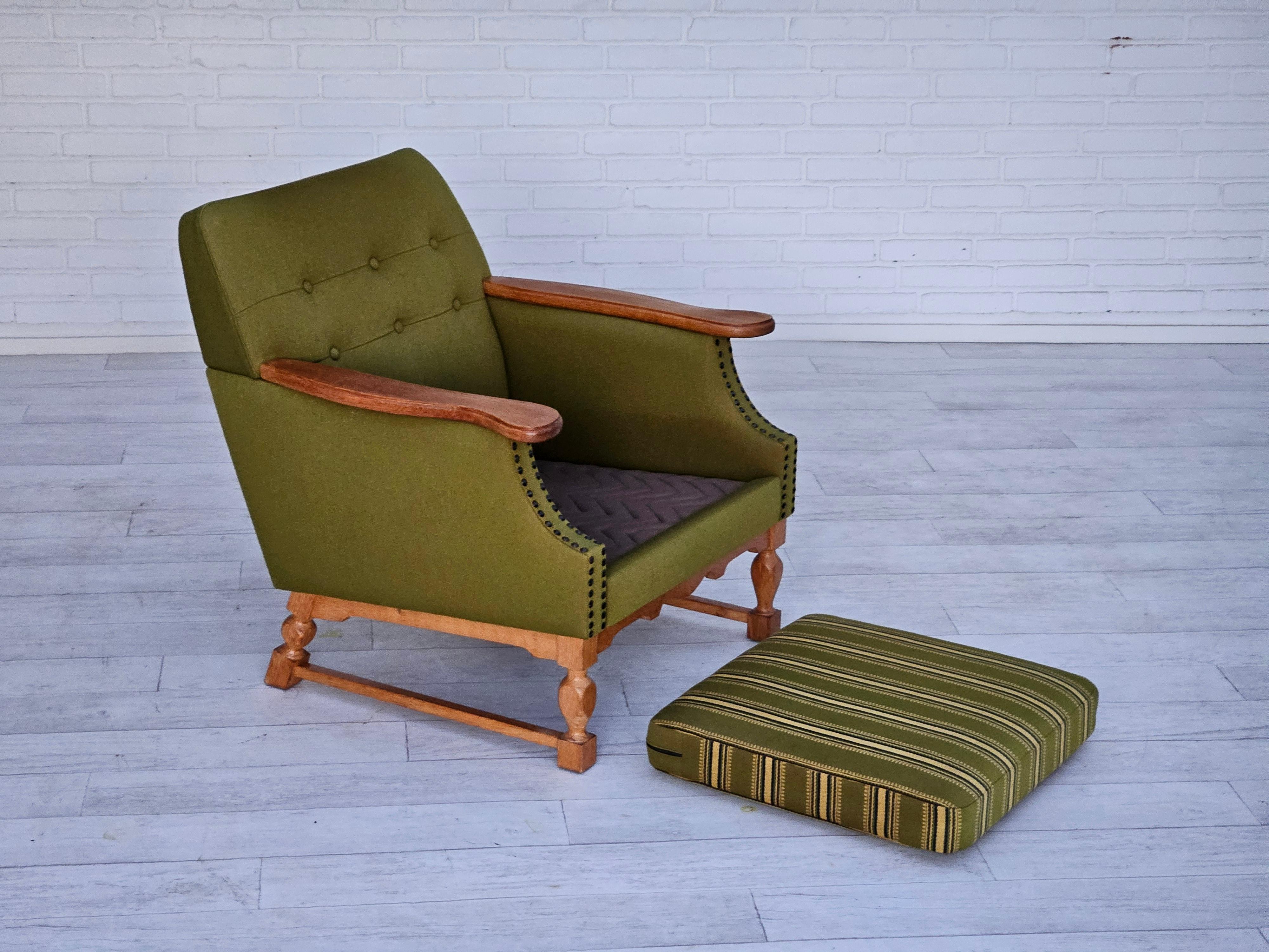 1970s, Danish lounge chair, wool, oak, original very good condition. For Sale 12