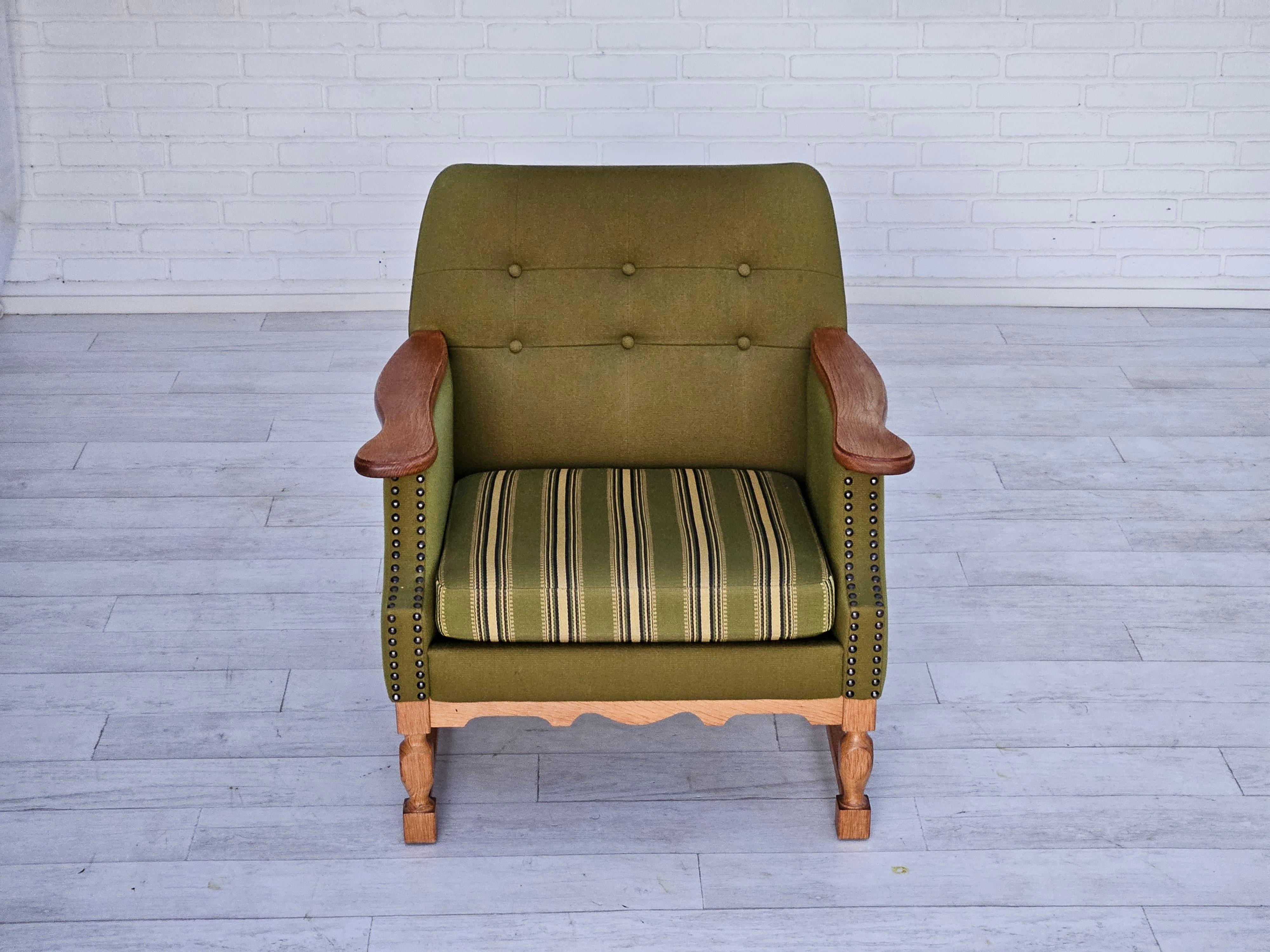 1970s, Danish lounge chair, wool, oak, original very good condition. In Good Condition For Sale In Tarm, 82