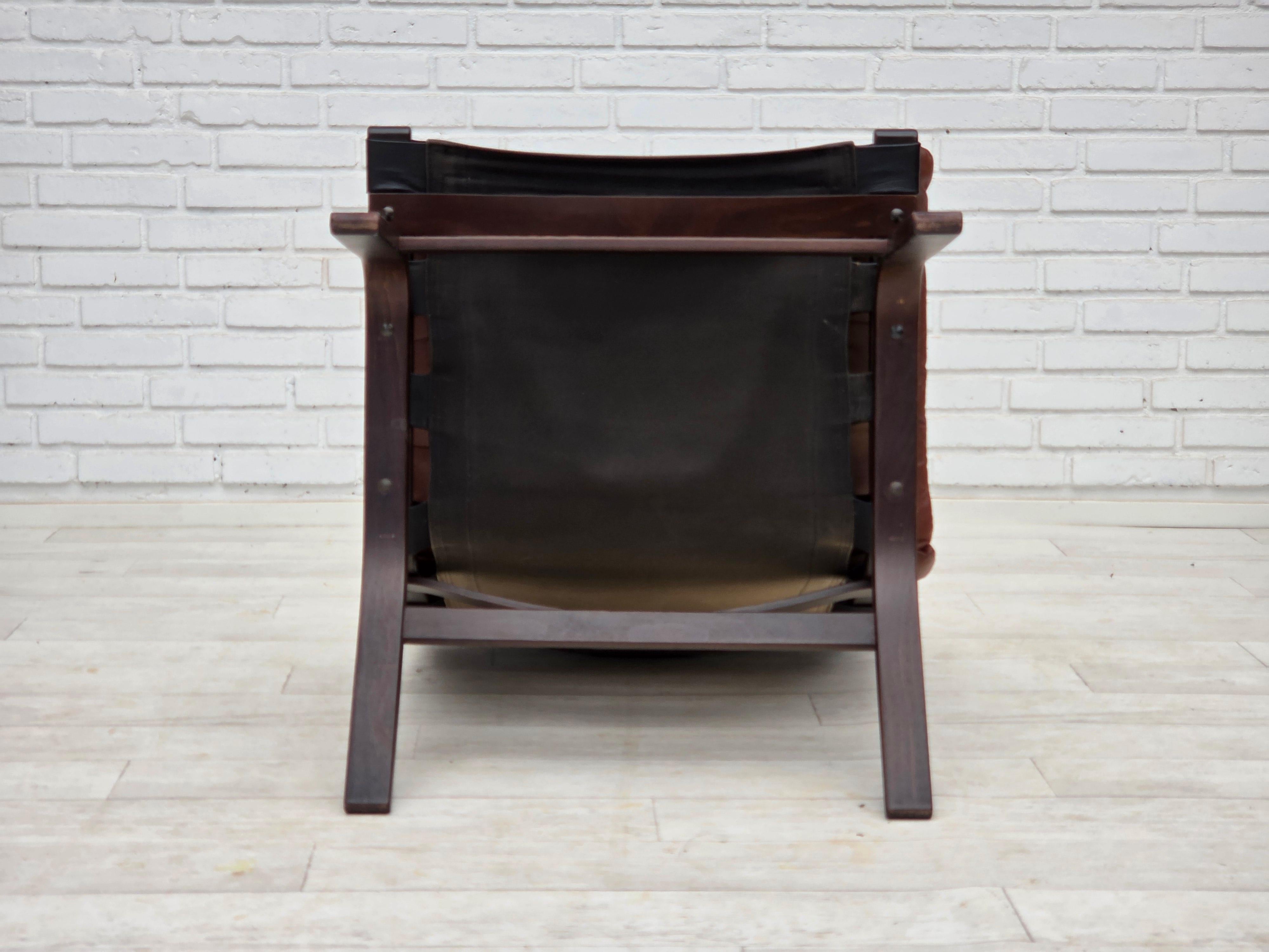 1970s, Danish loungechair by Farstrup, furniture leather, canvas, bent wood. For Sale 4