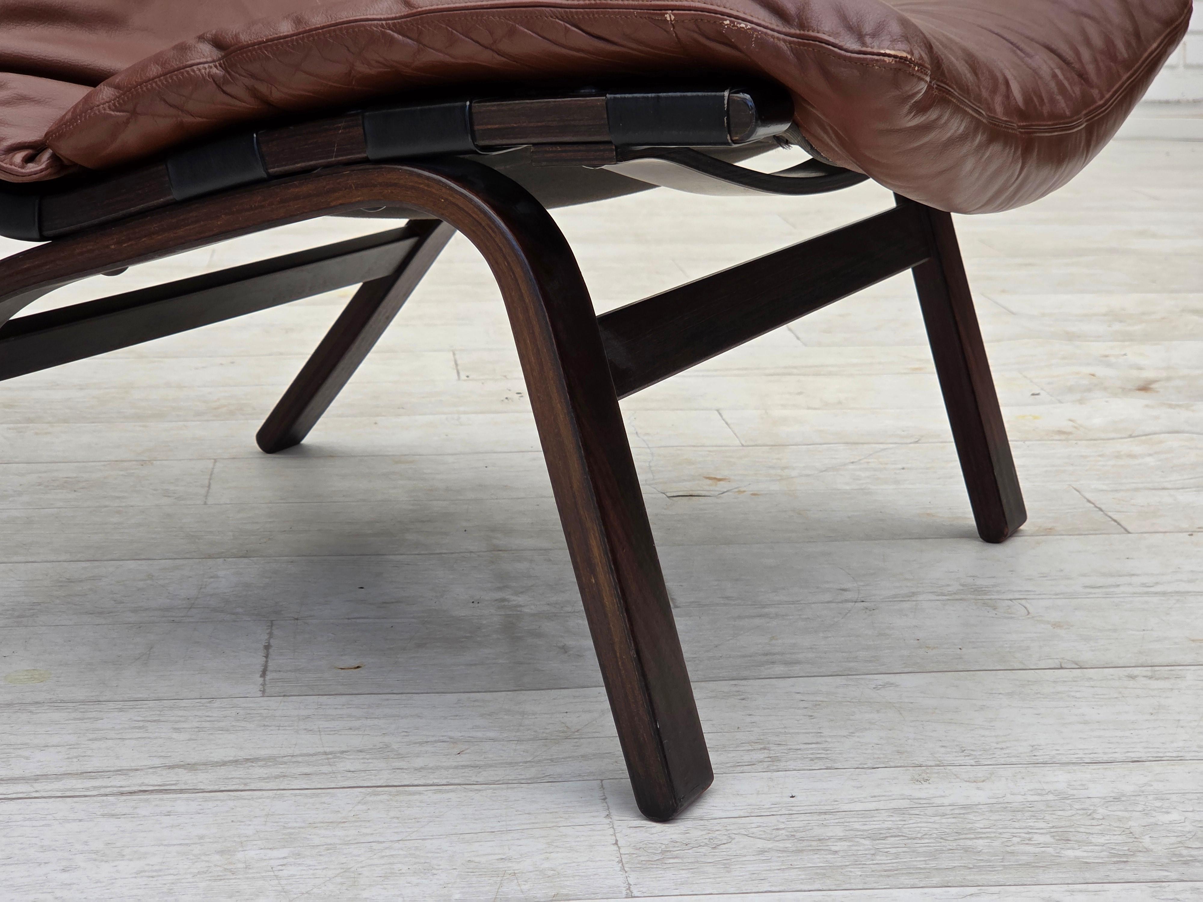 1970s, Danish loungechair by Farstrup, furniture leather, canvas, bent wood. For Sale 8