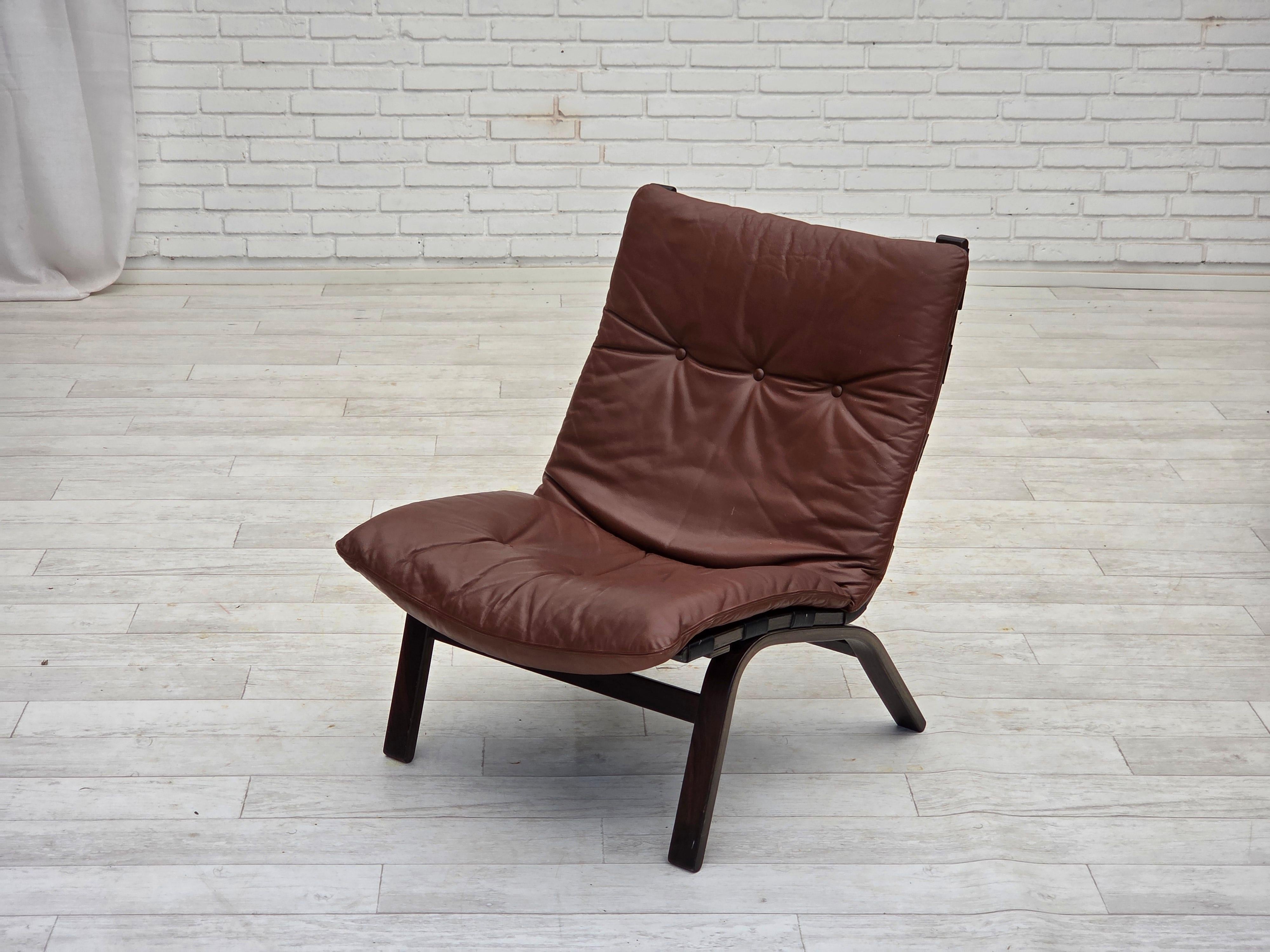 1970s, Danish loungechair by Farstrup, furniture leather, canvas, bent wood. For Sale 12