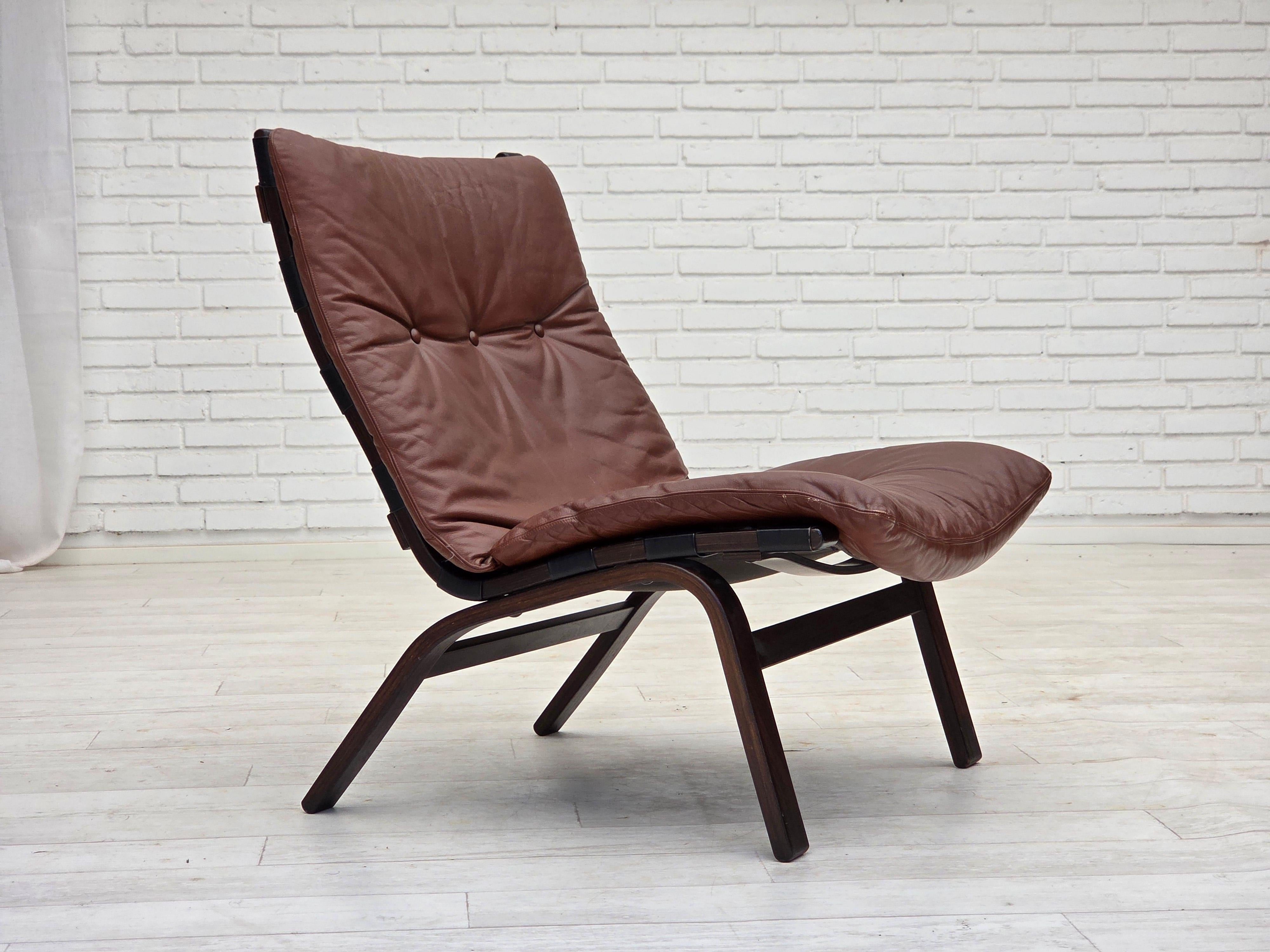 1970s, Danish loungechair by Farstrup, furniture leather, canvas, bent wood. For Sale 13