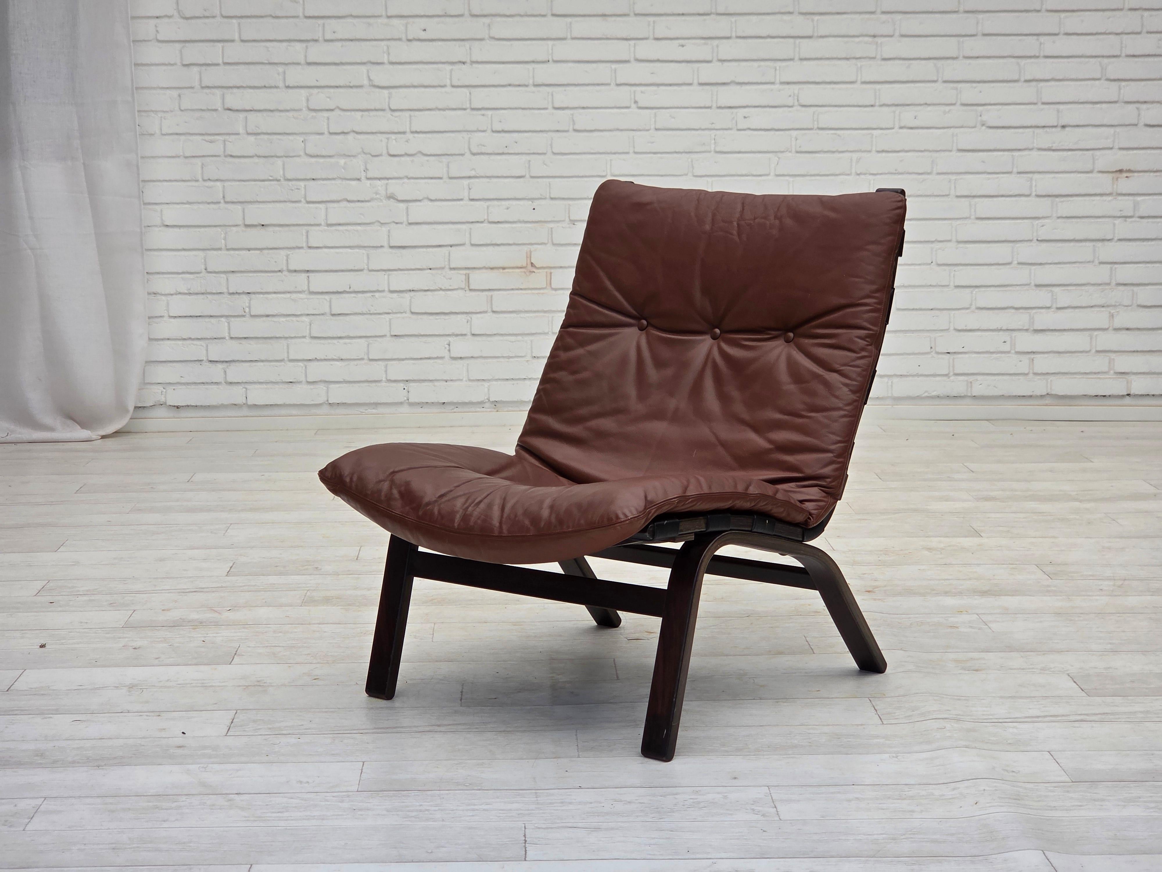 1970s, Danish loungechair by Farstrup, furniture leather, canvas, bent wood. For Sale 14