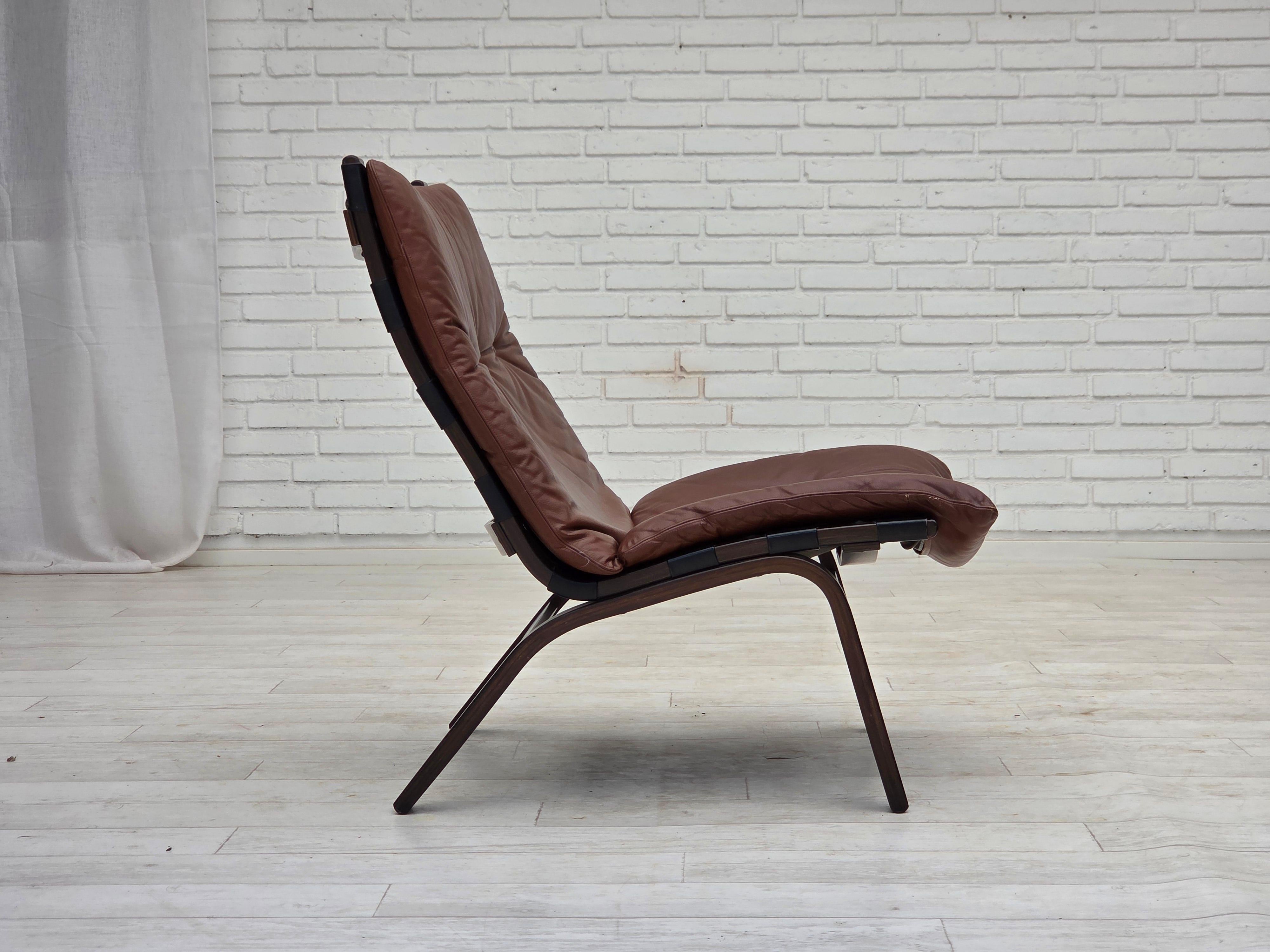 Scandinavian Modern 1970s, Danish loungechair by Farstrup, furniture leather, canvas, bent wood. For Sale