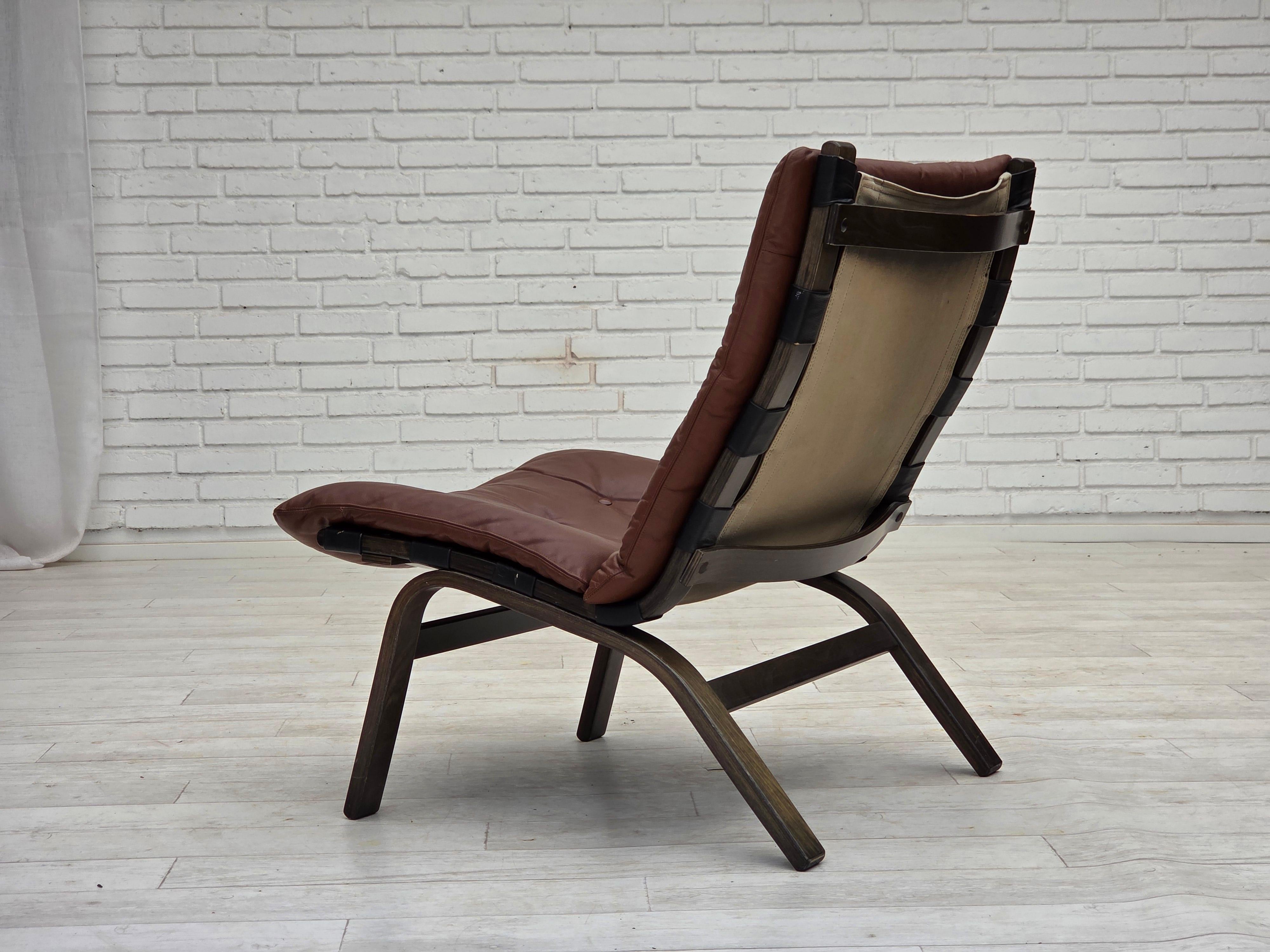 1970s, Danish loungechair by Farstrup, furniture leather, canvas, bent wood. For Sale 2