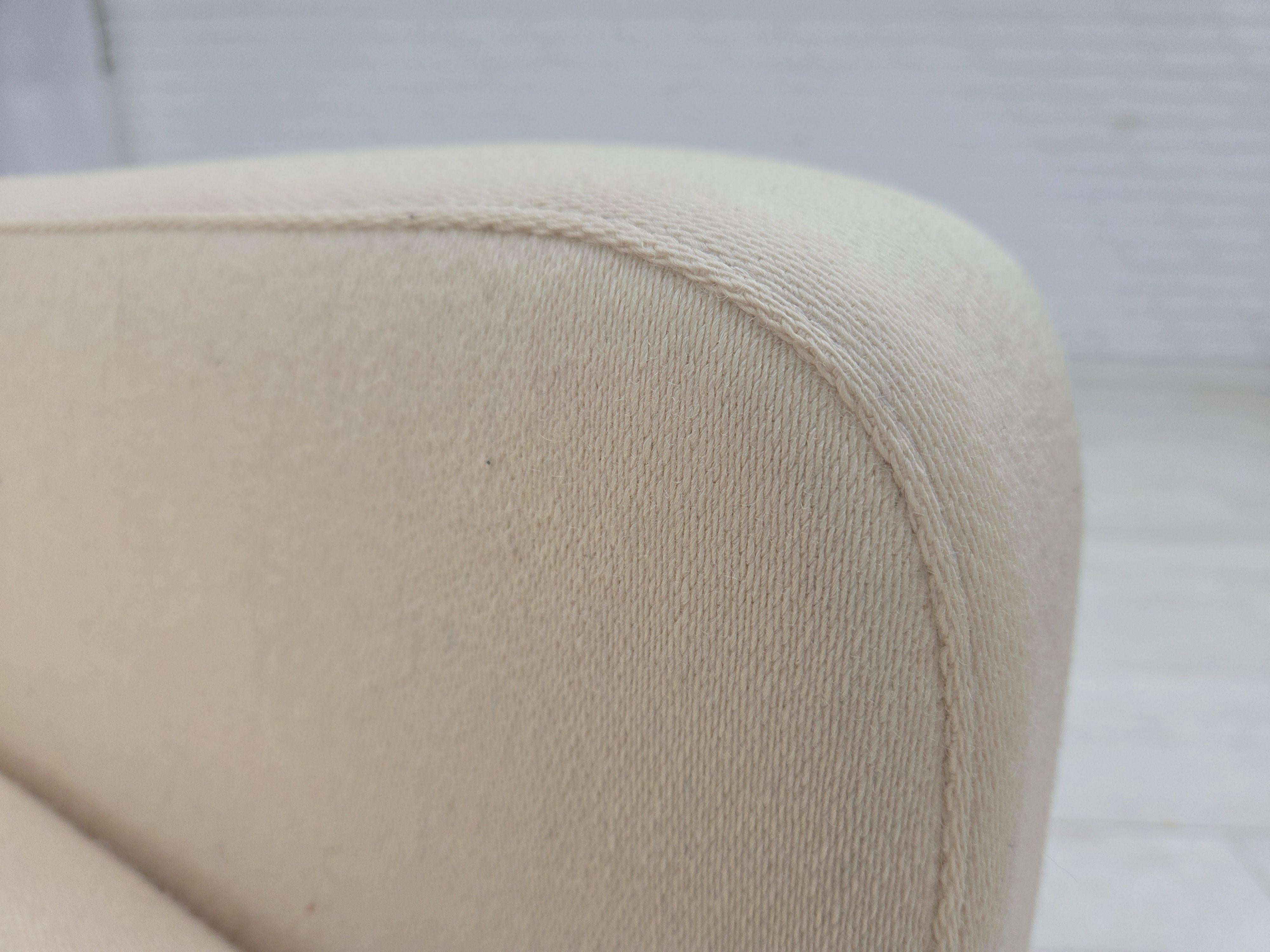 1970s, Danish loungechair, furniture wool, teak wood legs. For Sale 6