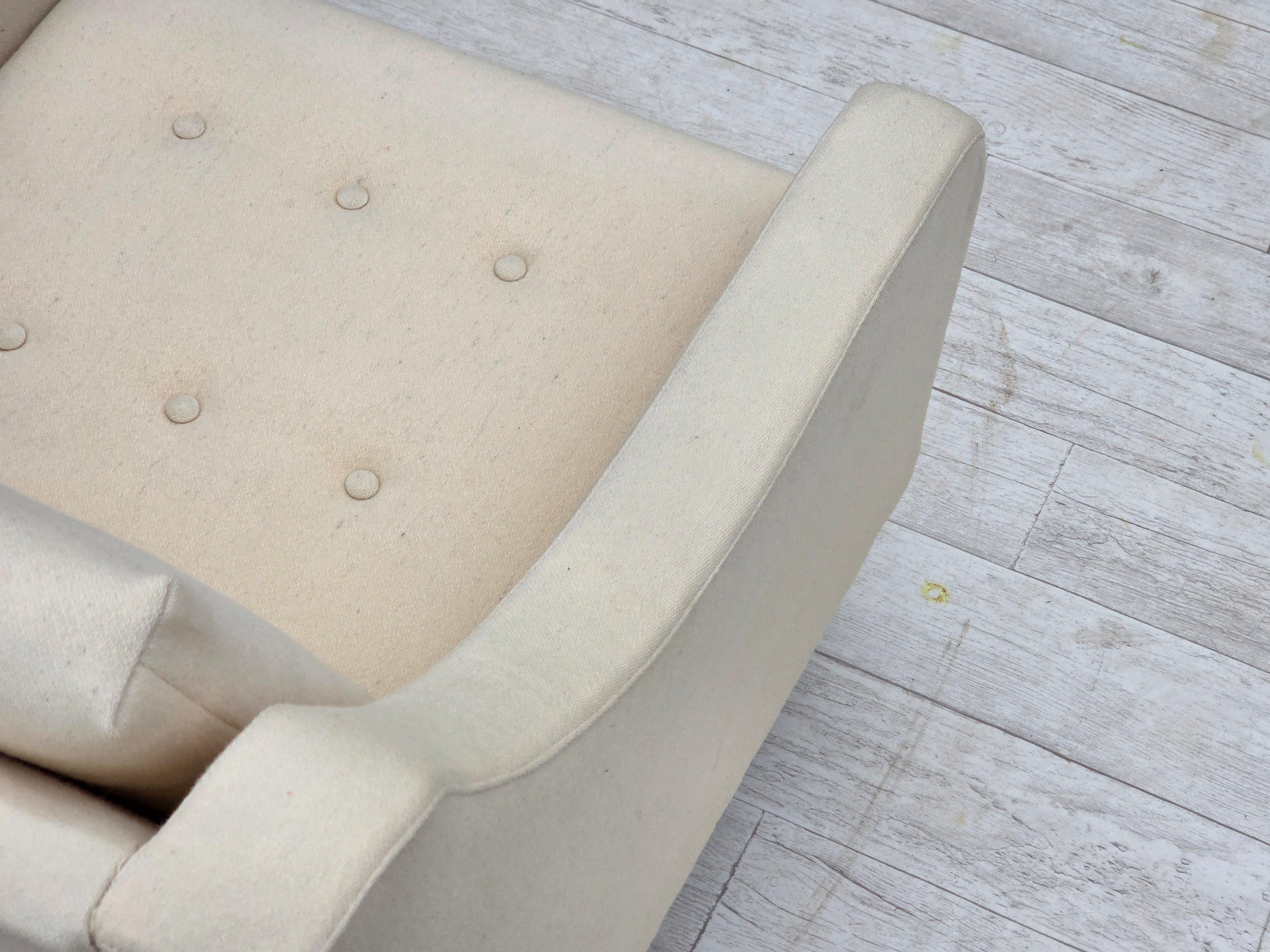 1970s, Danish loungechair, furniture wool, teak wood legs. For Sale 9