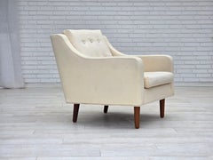 Anni '70, poltrona danese, mobili in lana, gambe in legno di teak.