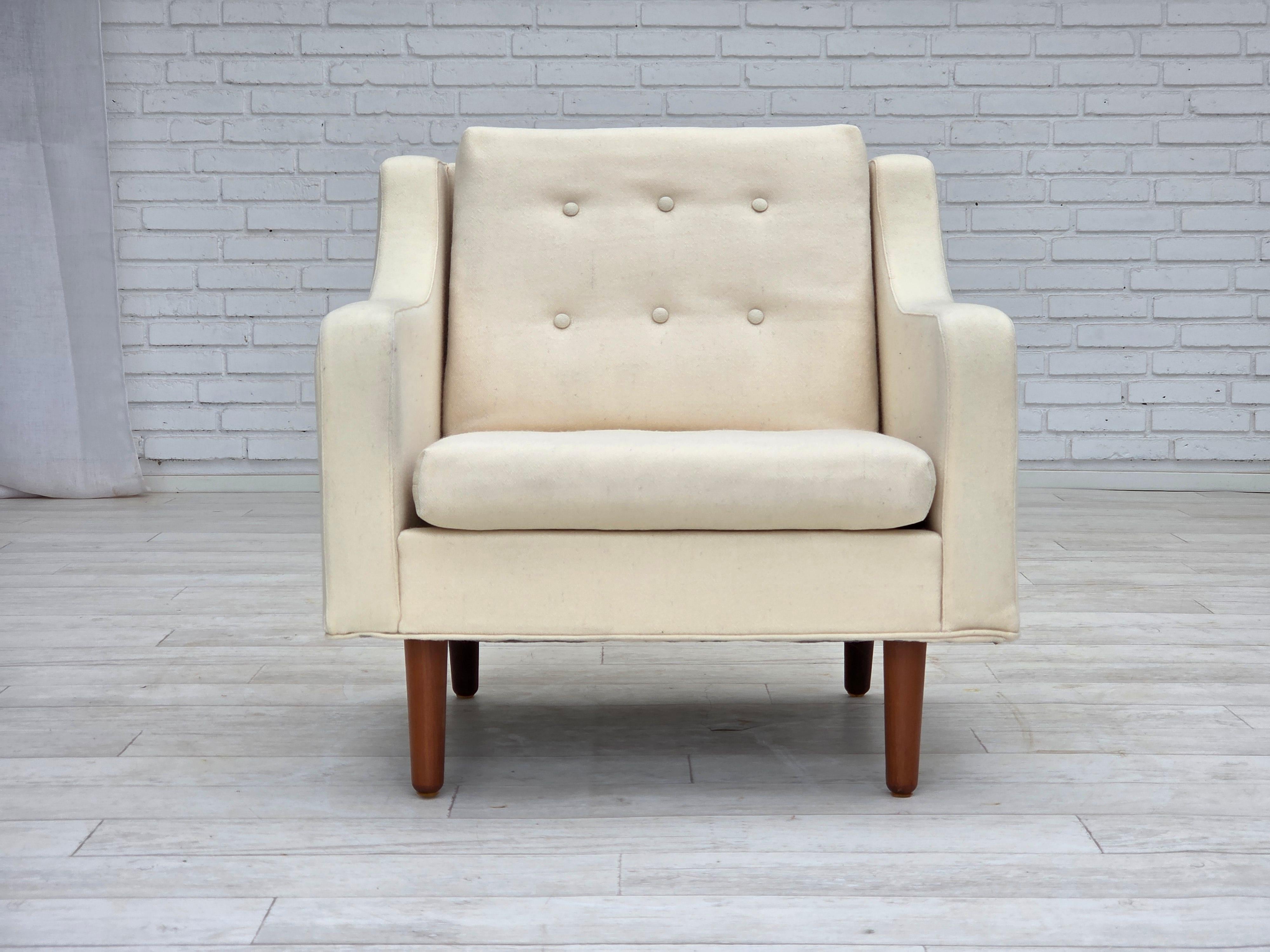 Scandinavian Modern 1970s, Danish loungechair, furniture wool, teak wood legs. For Sale