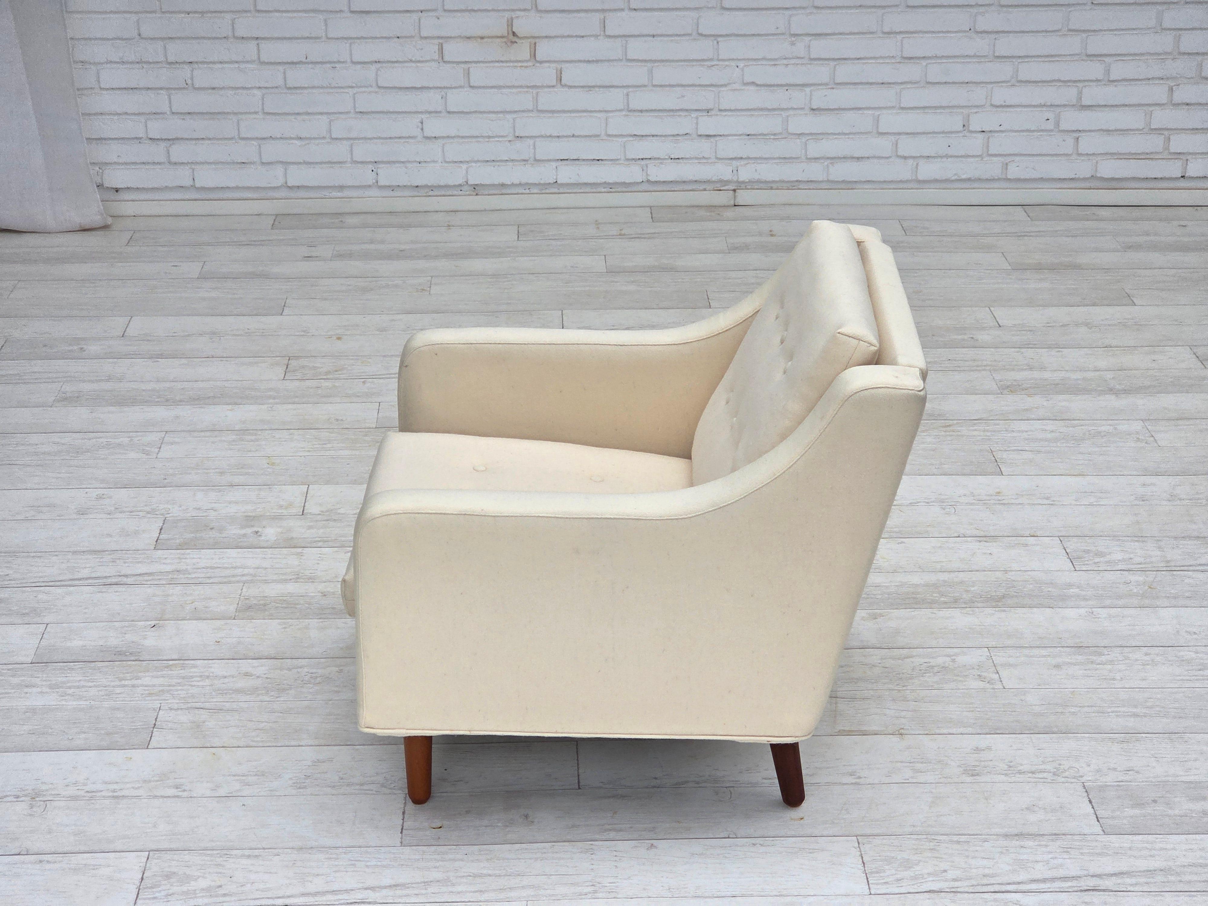 1970s, Danish loungechair, furniture wool, teak wood legs. For Sale 1