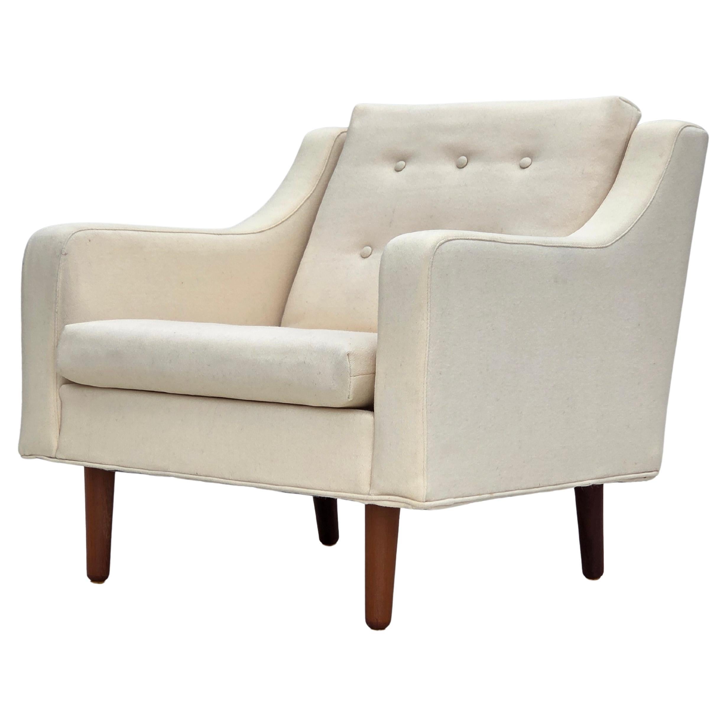 1970s, Danish loungechair, furniture wool, teak wood legs. For Sale