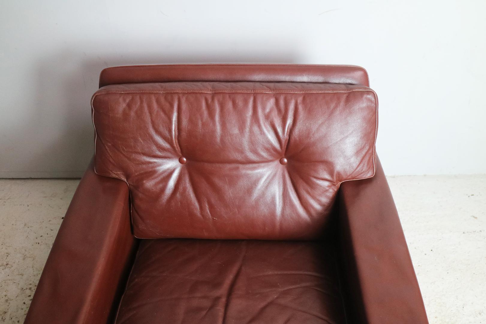 Mid-Century Modern 1970s Danish Mid Century Leather Lounge Chair For Sale