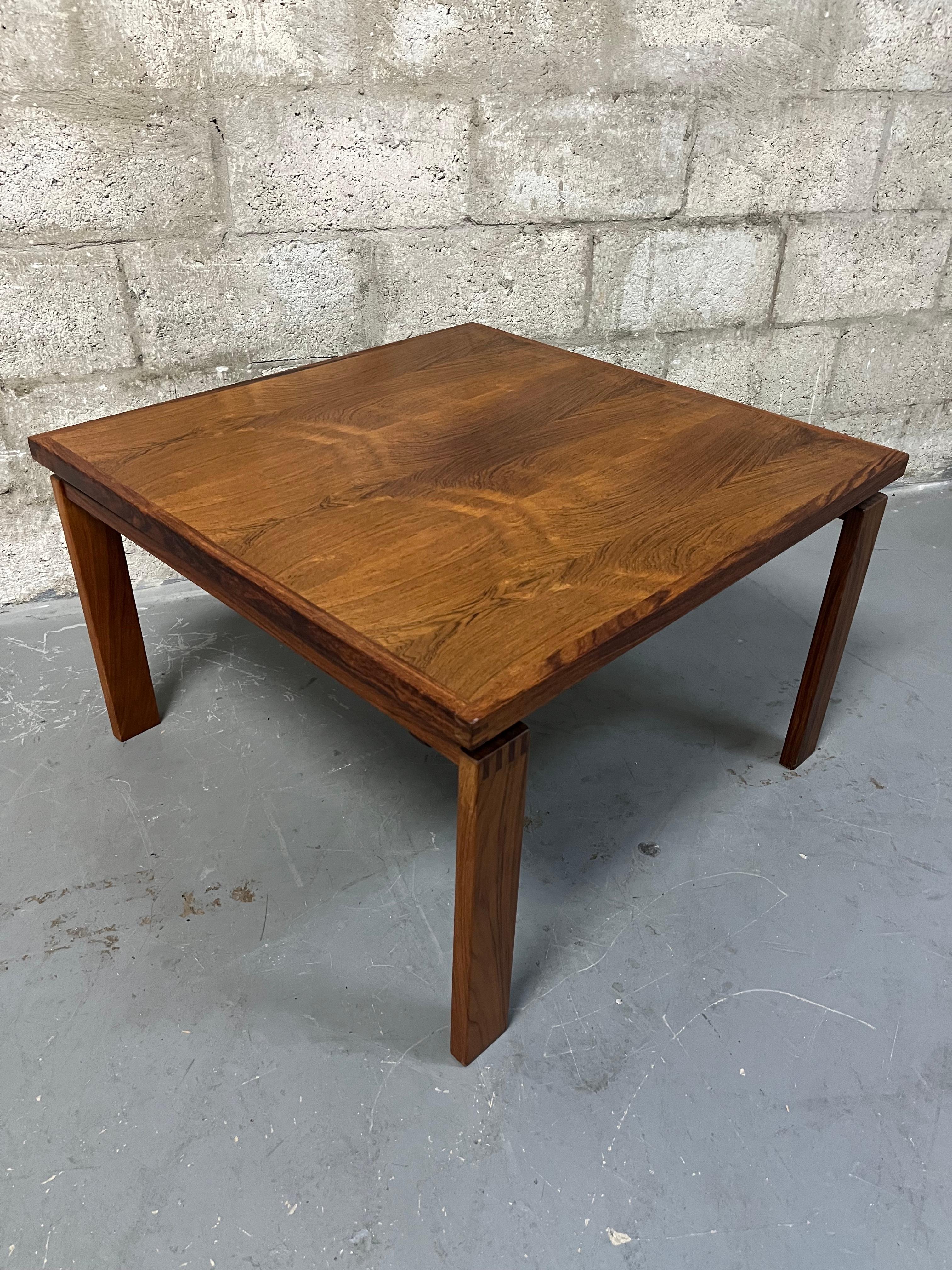 Danish Mid Century Modern Floating Coffee Table by Trioh Mobler Denmark in the Jens Risom's Style. Dated 1979.
Features a minimalist Scandinavian Modern design with clean geometric lines, a floating wood top, solid wood legs with dovetailed joins,