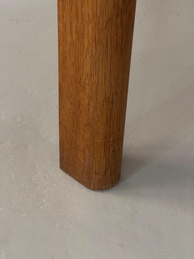 1970s Danish modern dining table produced by FDB in solid oak and natural kork. For Sale 4