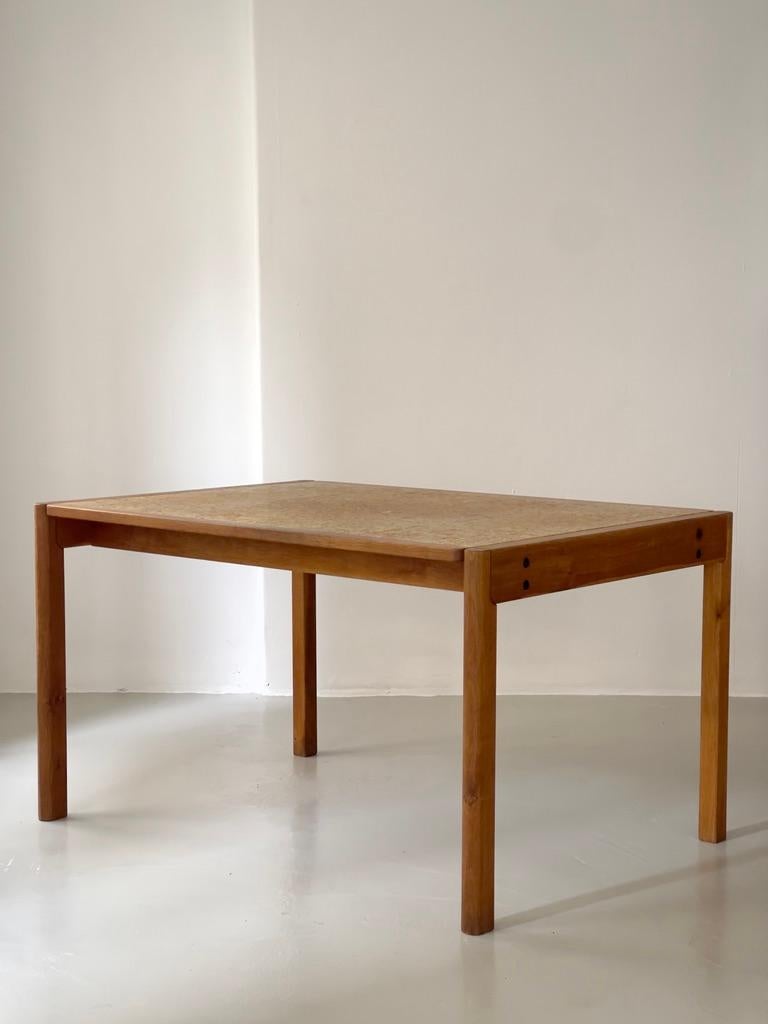 1970s Danish modern dining table produced by FDB in solid oak and natural kork. For Sale 6