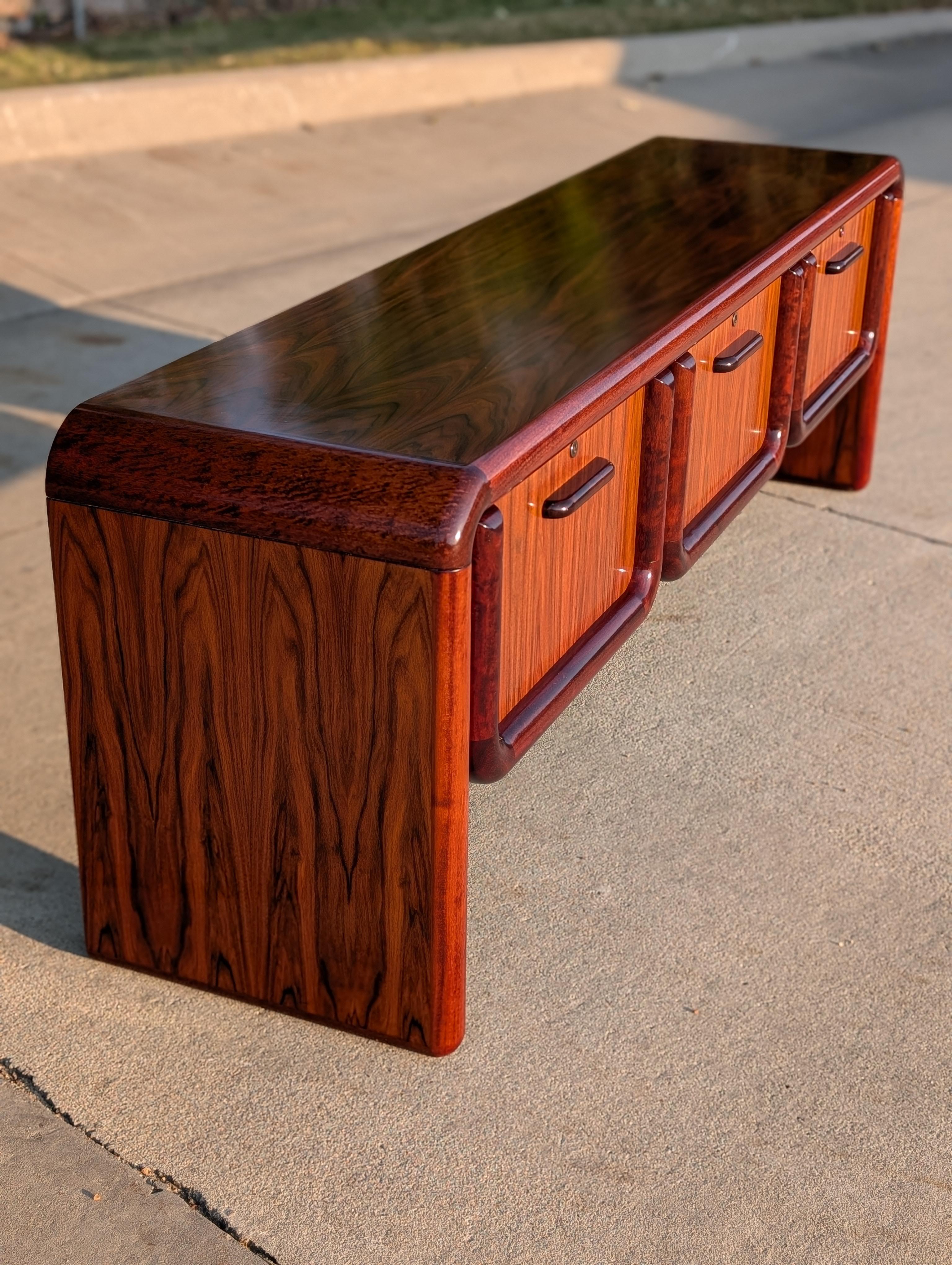 1970s Danish Modern Dyrlund Supreme Credenza in Rosewood In Good Condition In Cedar Falls, IA