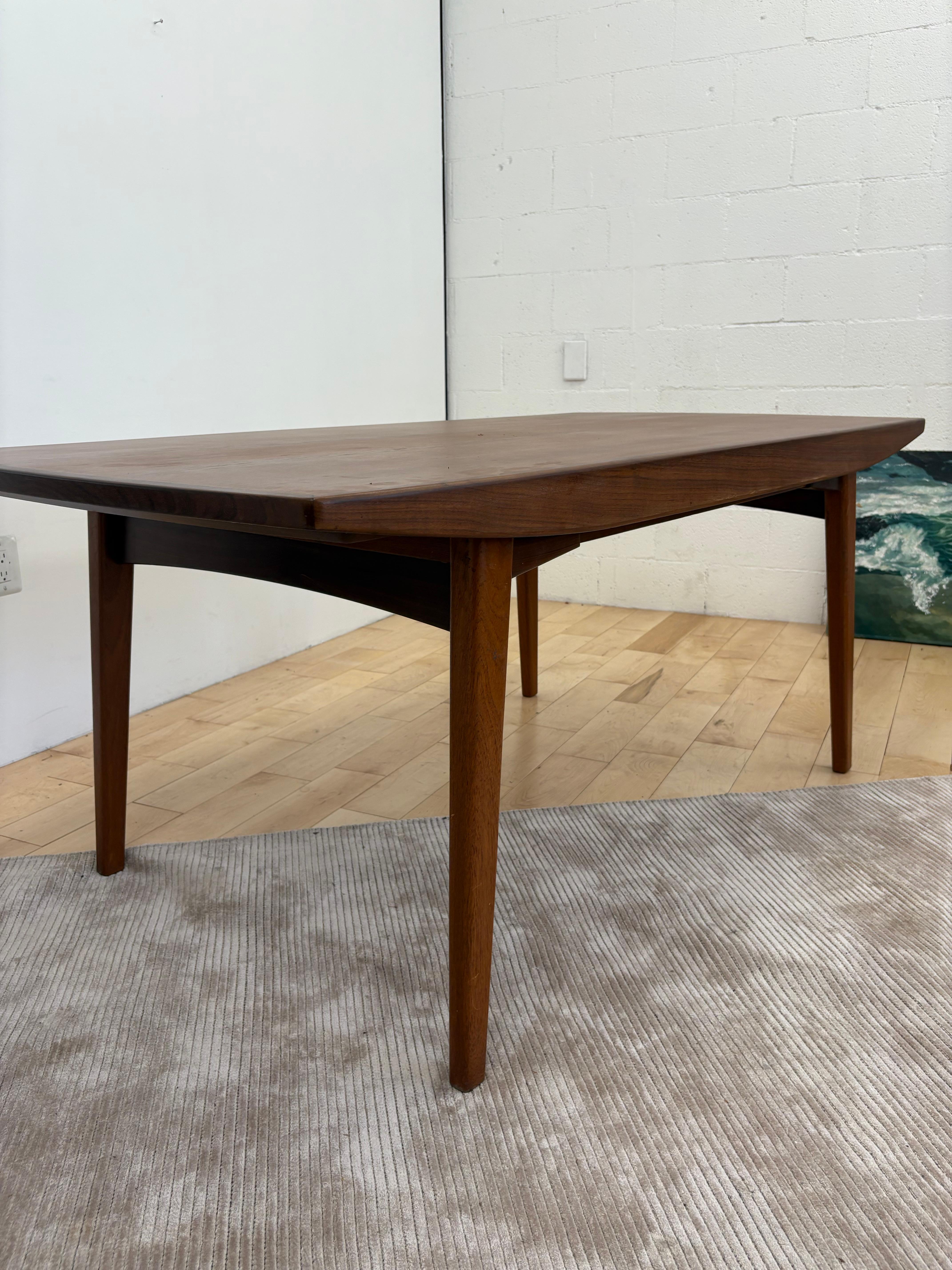 Mesa de comedor extensible de teca moderna danesa de los años 70 - Escandinava de mediados de siglo en venta 4