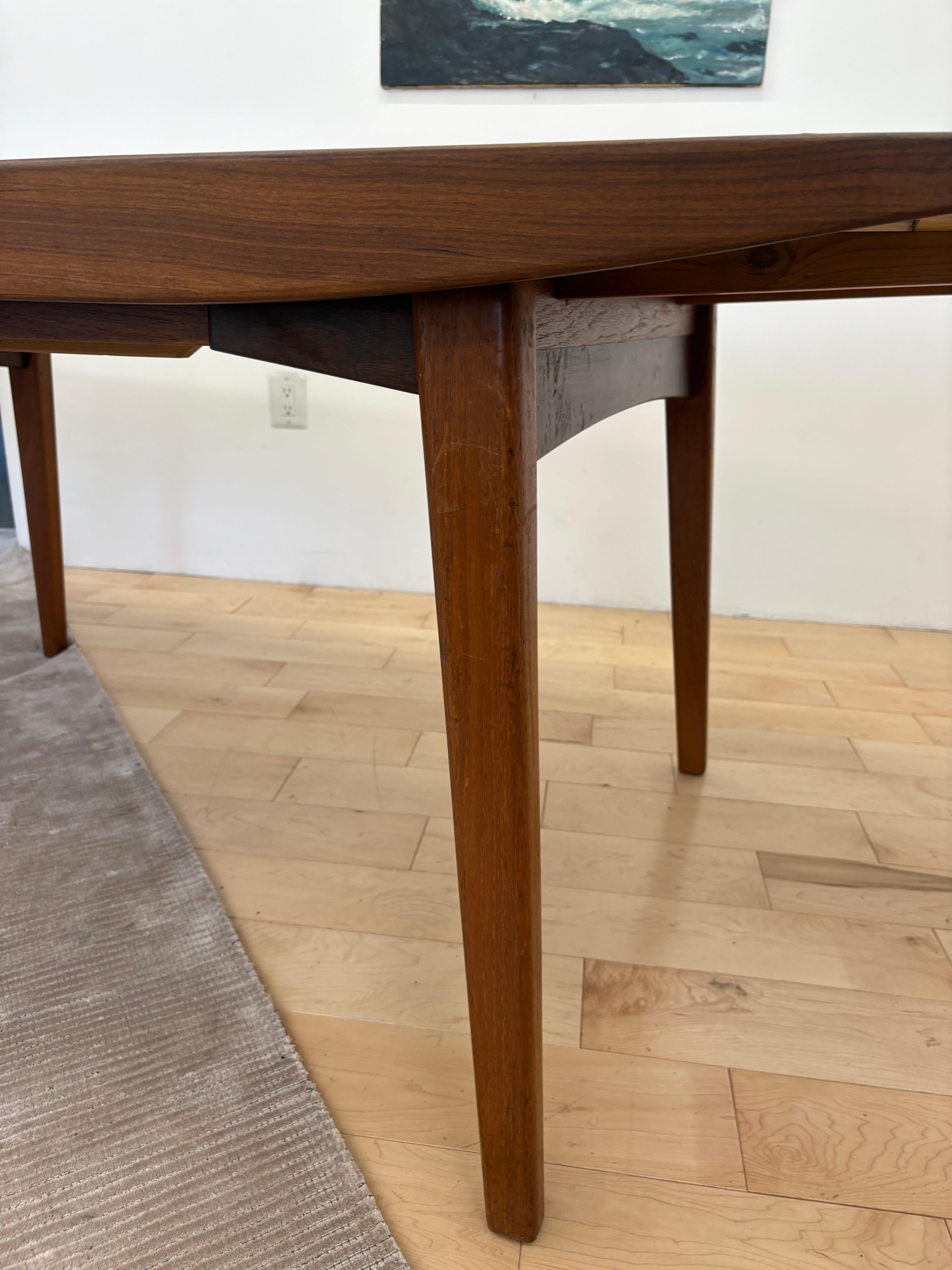Mesa de comedor extensible de teca moderna danesa de los años 70 - Escandinava de mediados de siglo en venta 5