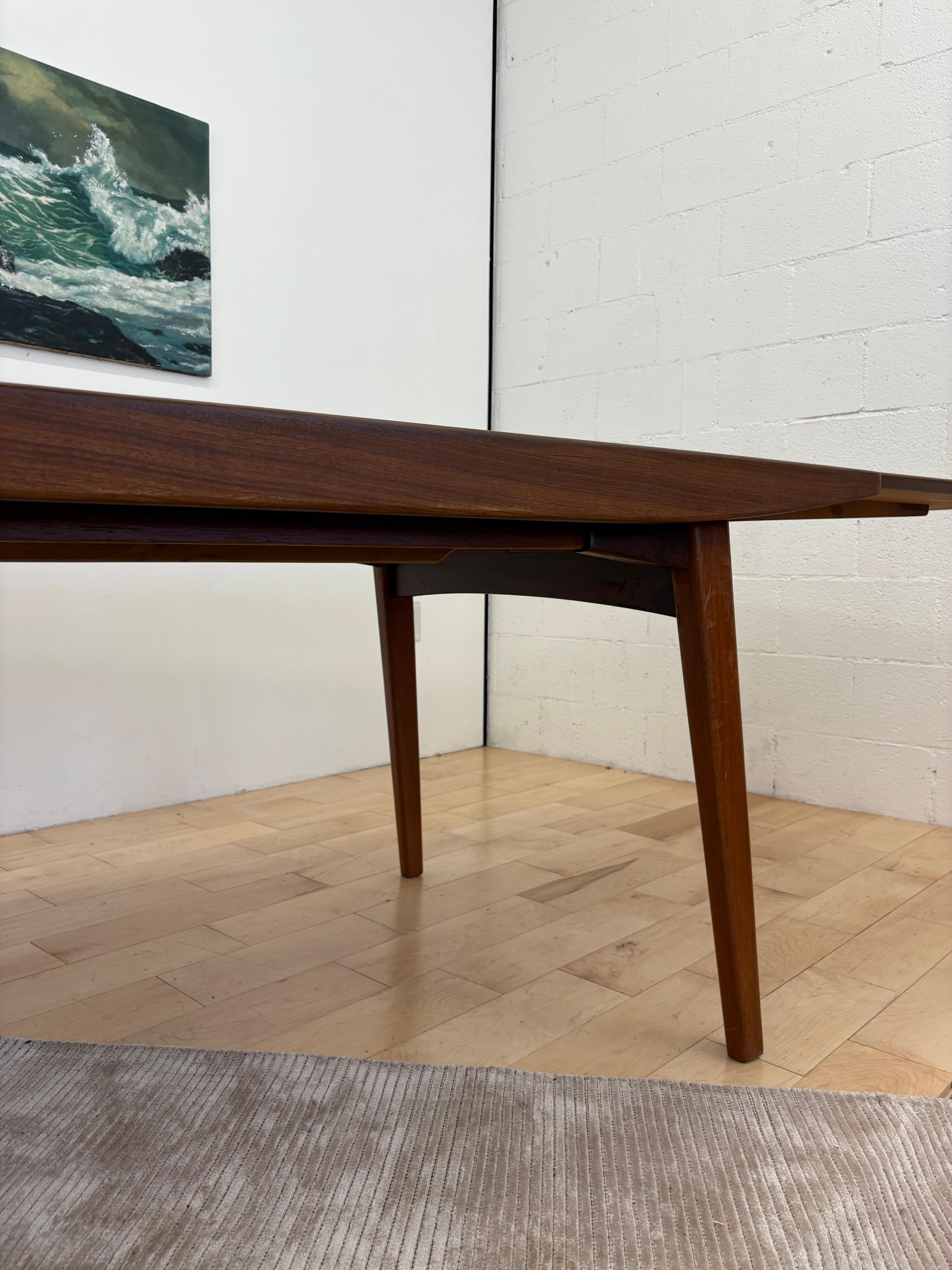 Mesa de comedor extensible de teca moderna danesa de los años 70 - Escandinava de mediados de siglo en venta 6