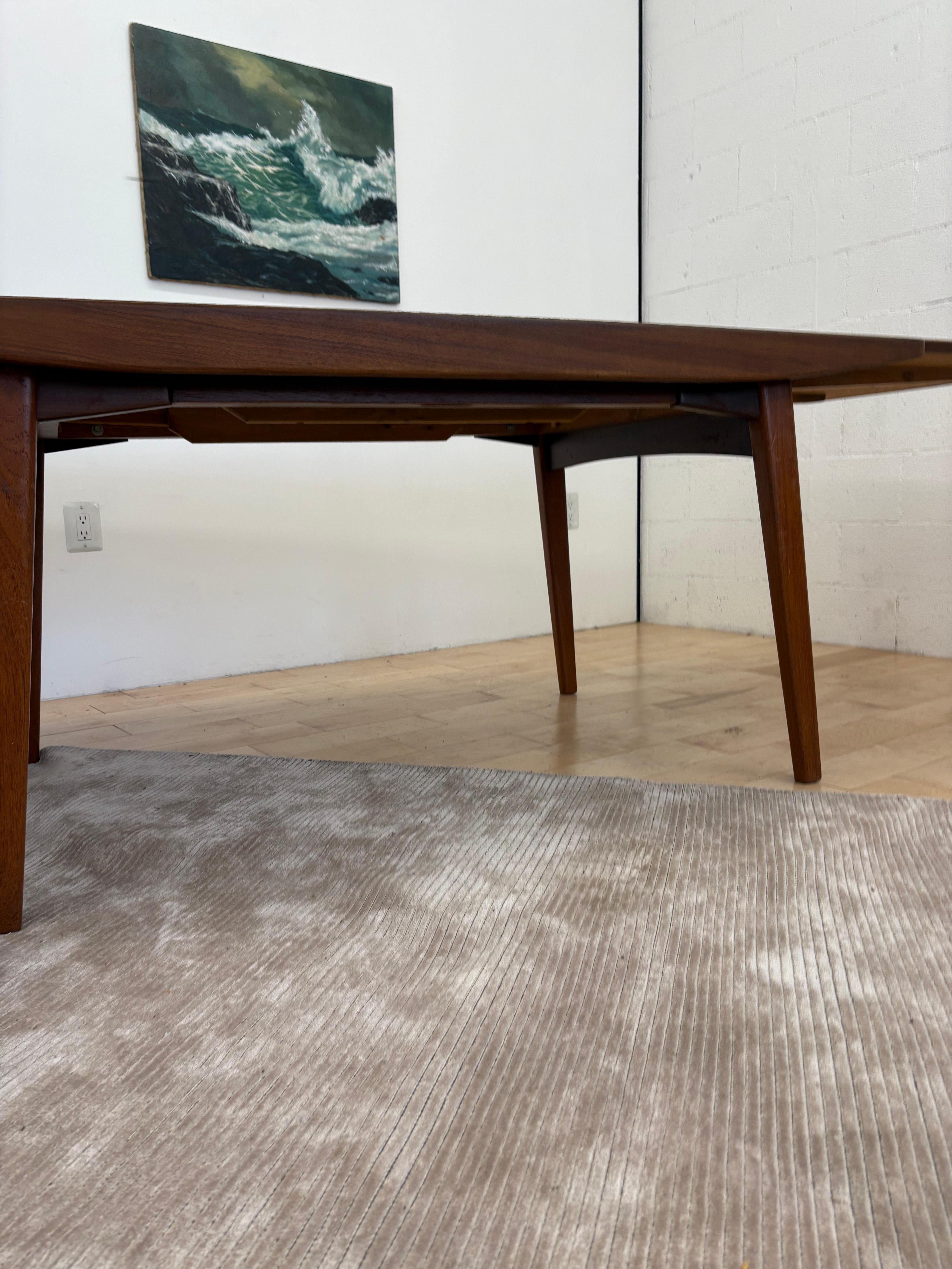 Mesa de comedor extensible de teca moderna danesa de los años 70 - Escandinava de mediados de siglo en venta 7