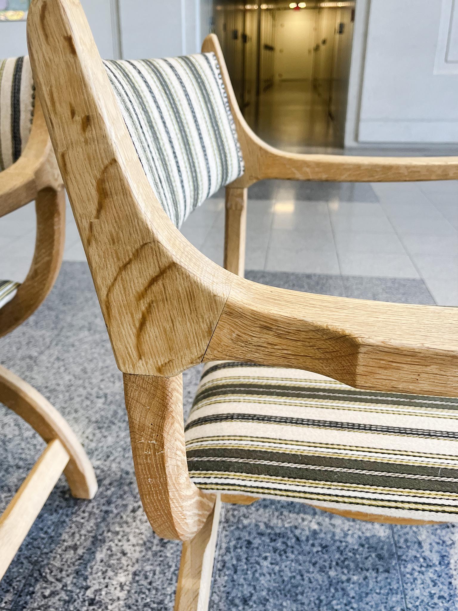Poltrone moderne danesi degli anni '70 in Oak Kurul di Henning Kjaernulf - una coppia in vendita 4