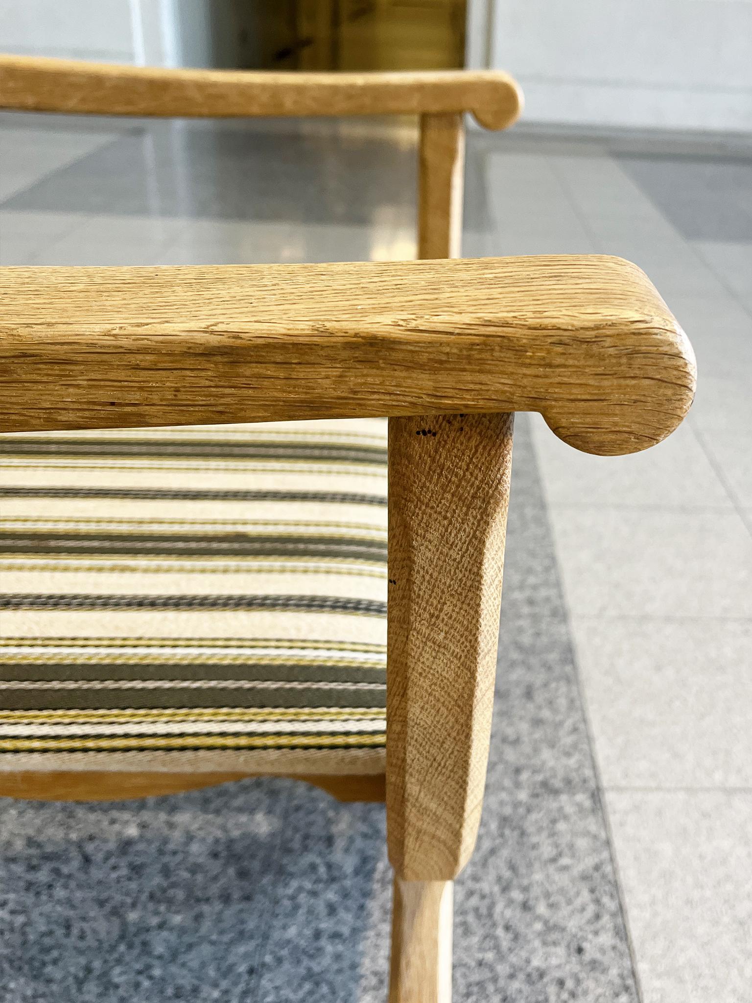 Poltrone moderne danesi degli anni '70 in Oak Kurul di Henning Kjaernulf - una coppia in vendita 5