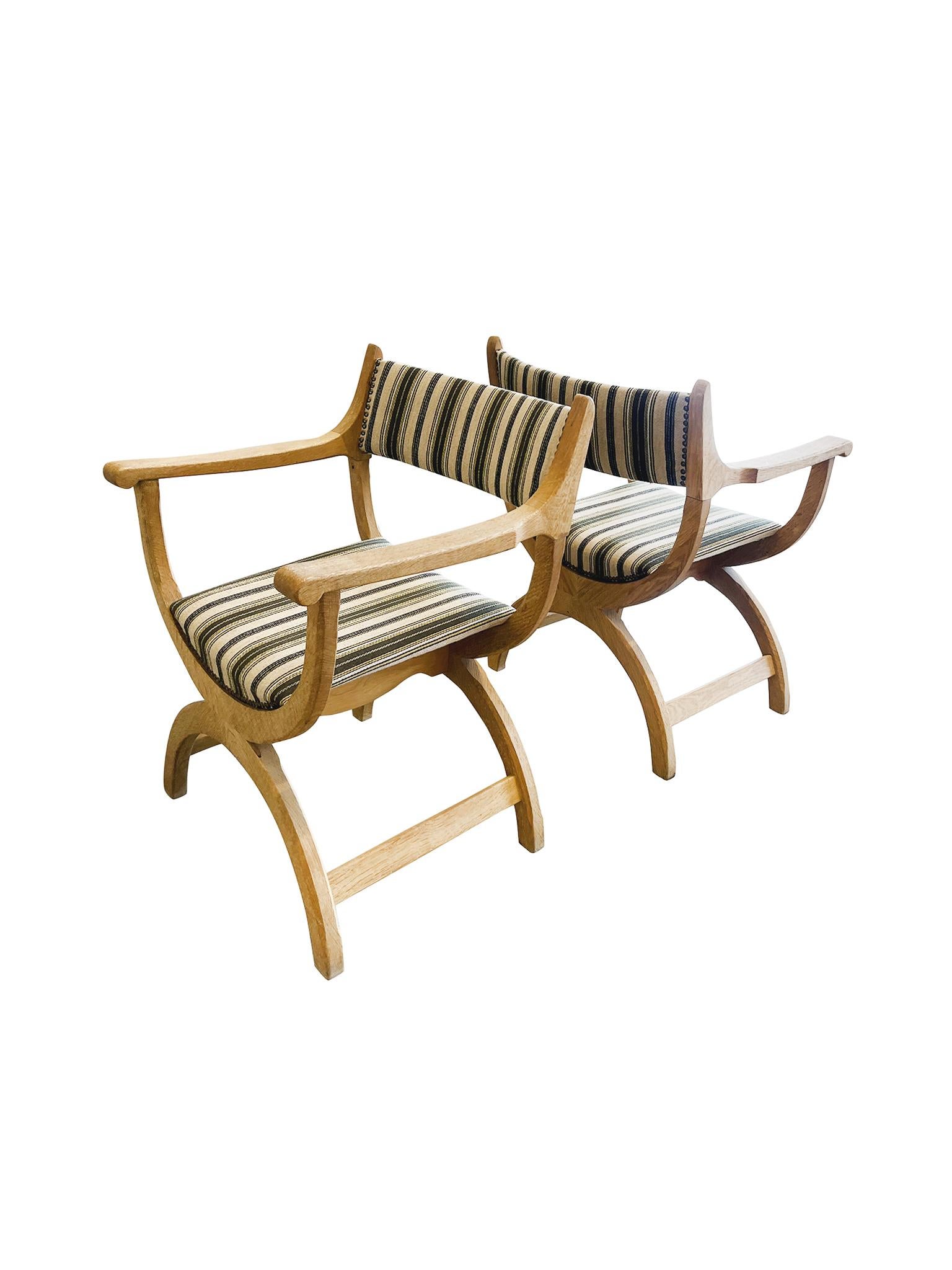Scandinavo moderno Poltrone moderne danesi degli anni '70 in Oak Kurul di Henning Kjaernulf - una coppia in vendita