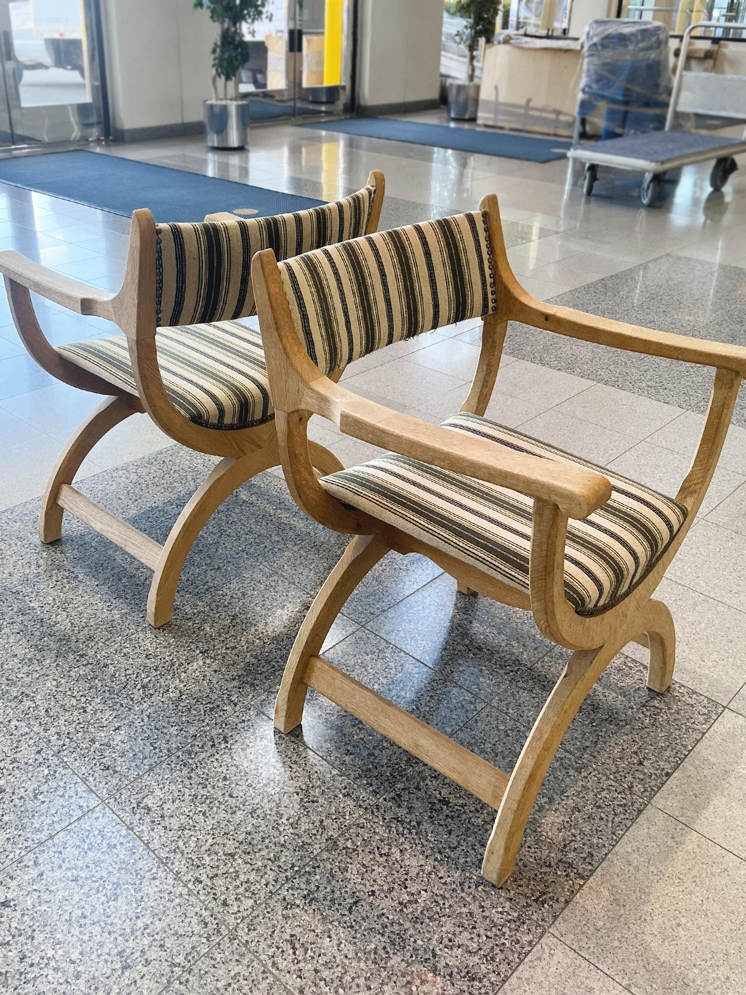 Fine XX secolo Poltrone moderne danesi degli anni '70 in Oak Kurul di Henning Kjaernulf - una coppia in vendita