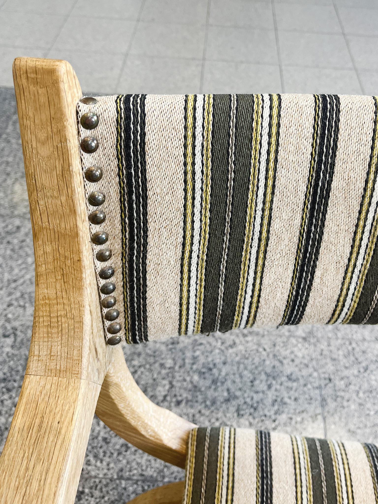 Poltrone moderne danesi degli anni '70 in Oak Kurul di Henning Kjaernulf - una coppia in vendita 1