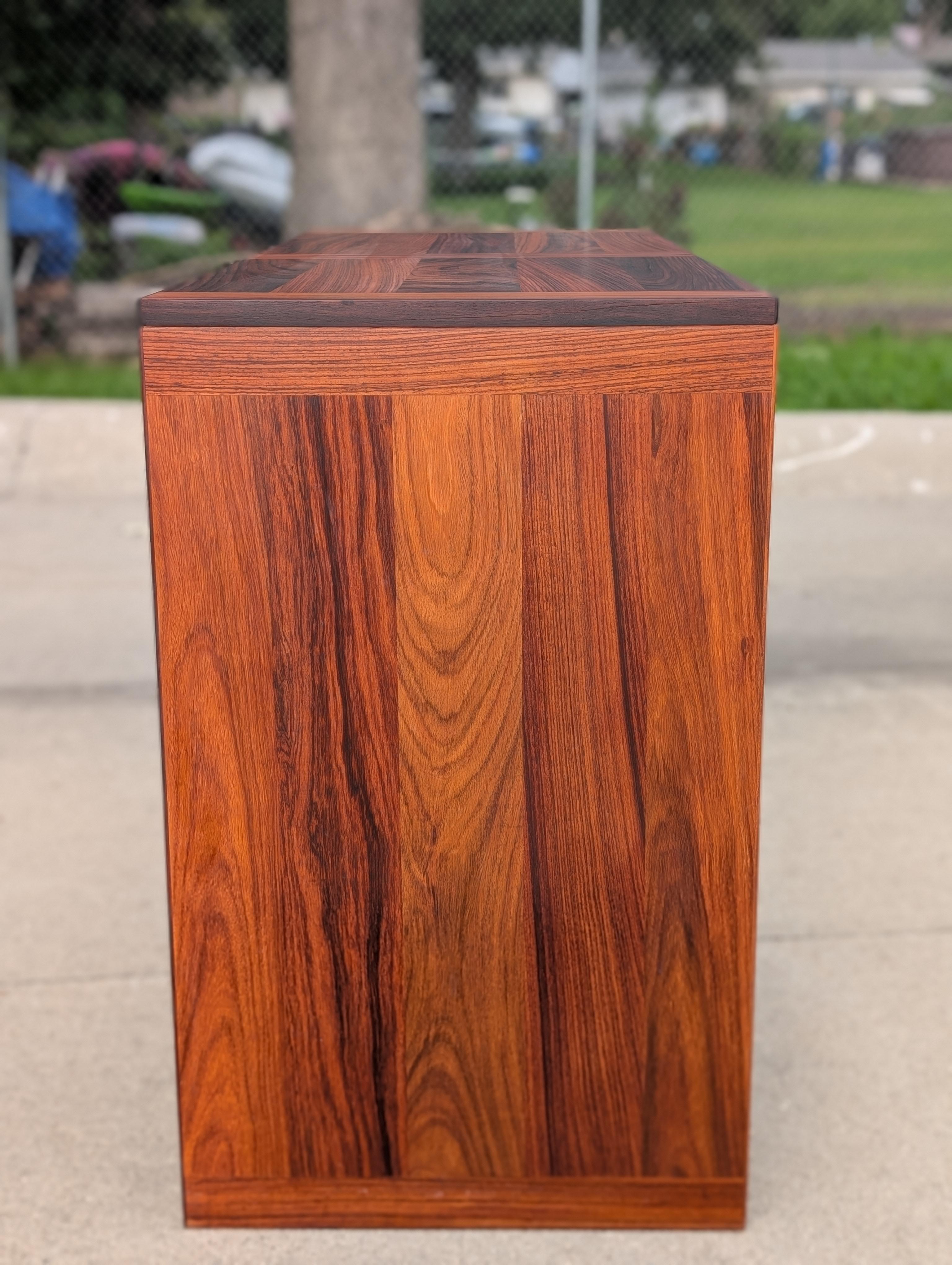 1970er Jahre Dänisches Modernes Rosenholz-Credenza im Angebot 12