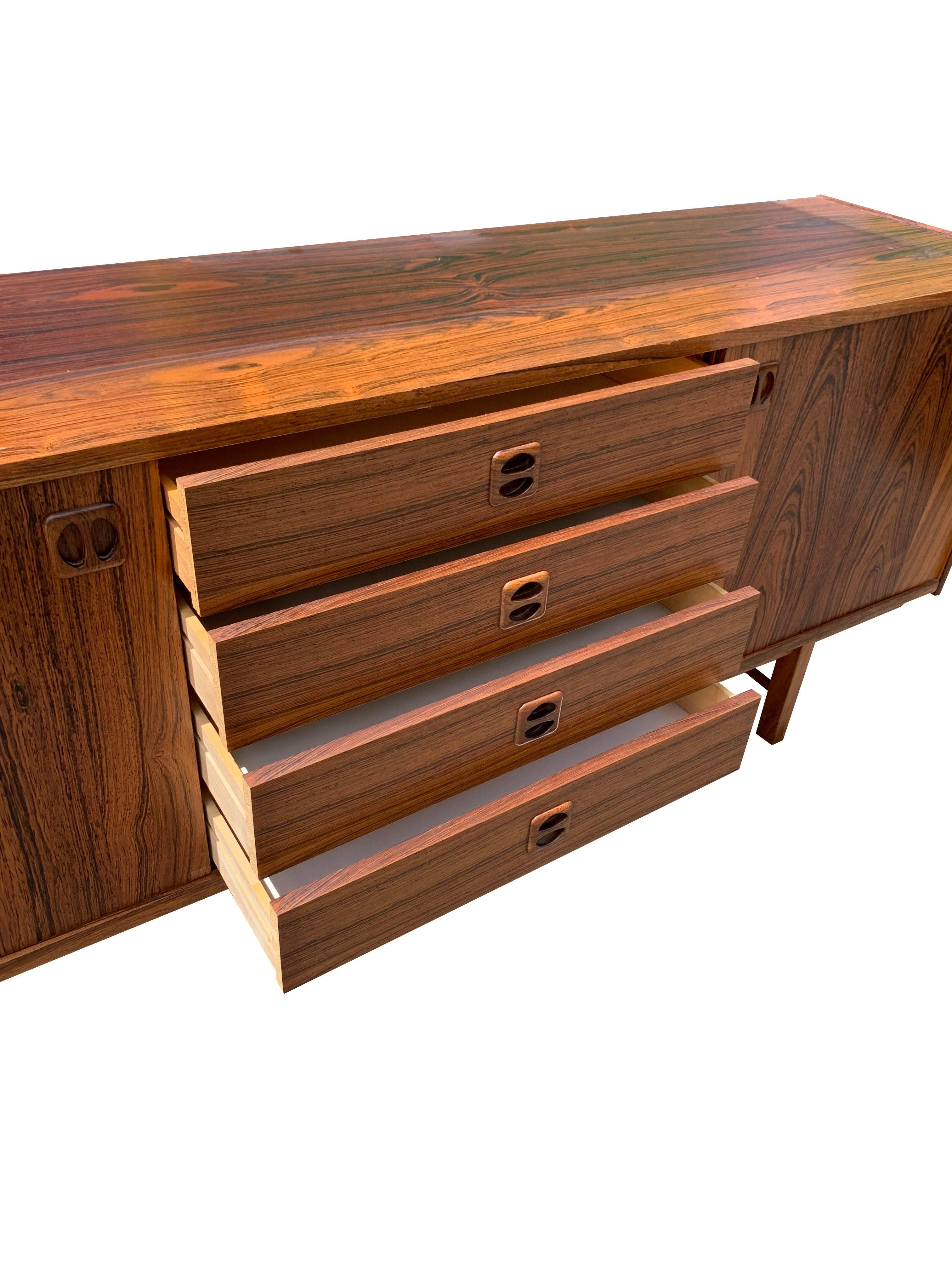 Credenza moderna danese in palissandro degli anni '70 In condizioni buone in vendita a Saddle River, NJ