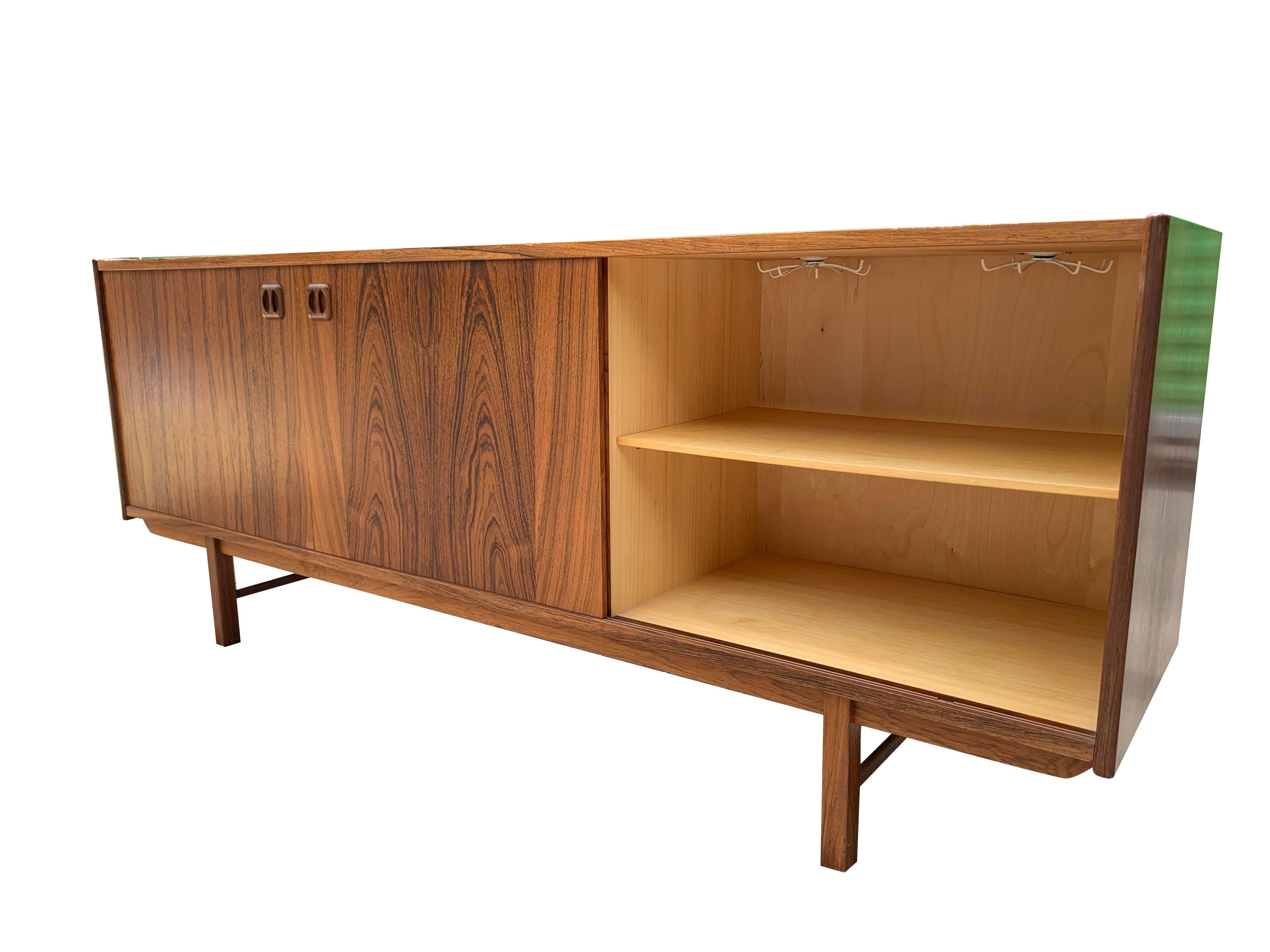 Fine XX secolo Credenza moderna danese in palissandro degli anni '70 in vendita